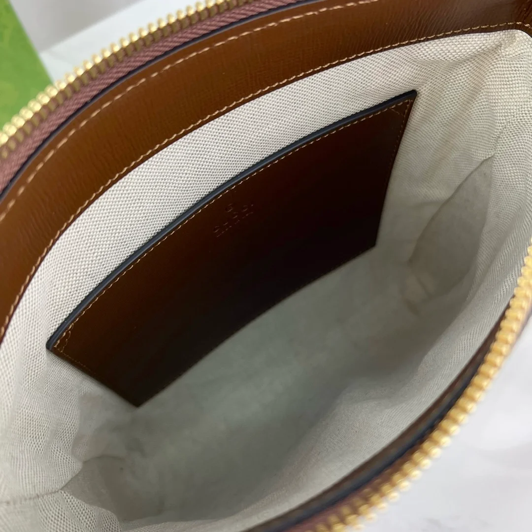 구찌 GG 슈프림 메신저백