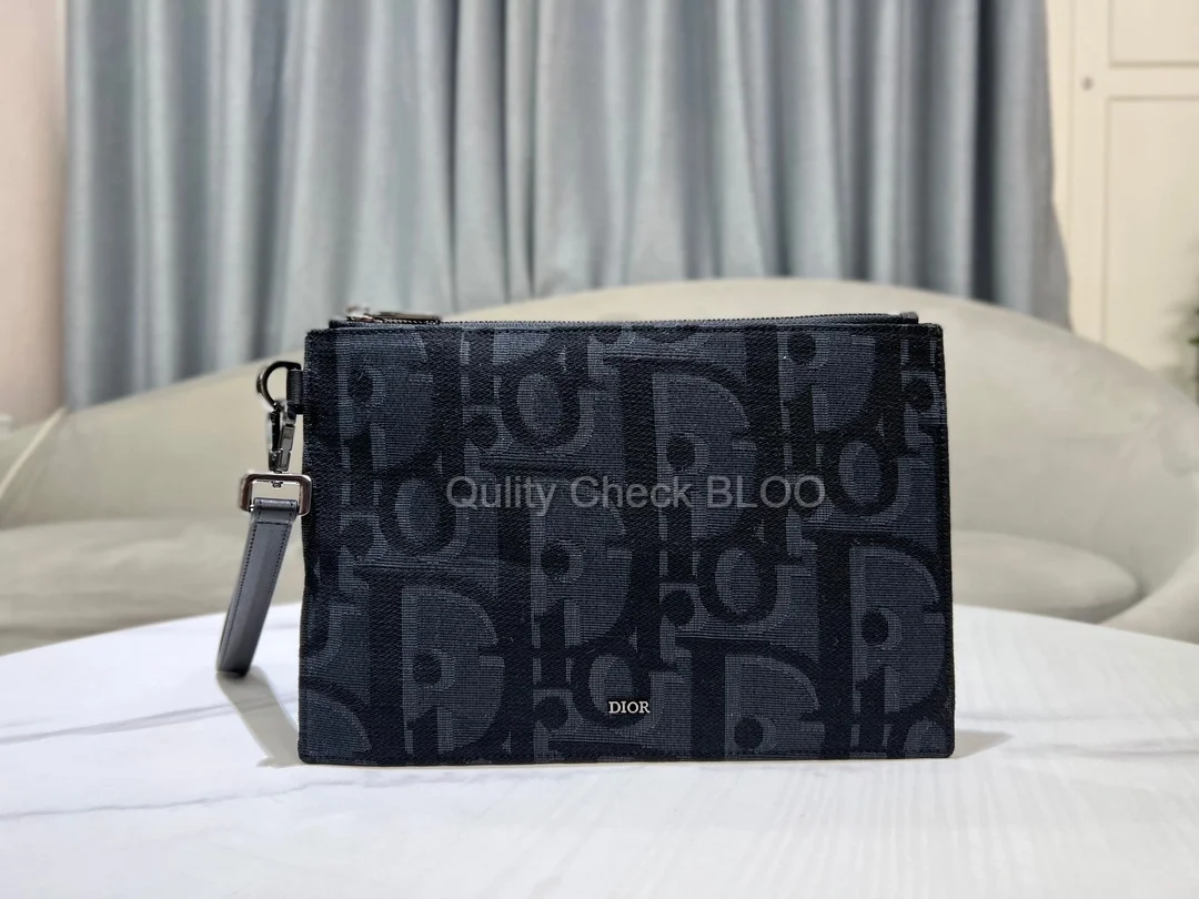 디올 맥시 A5 파우치 블랙