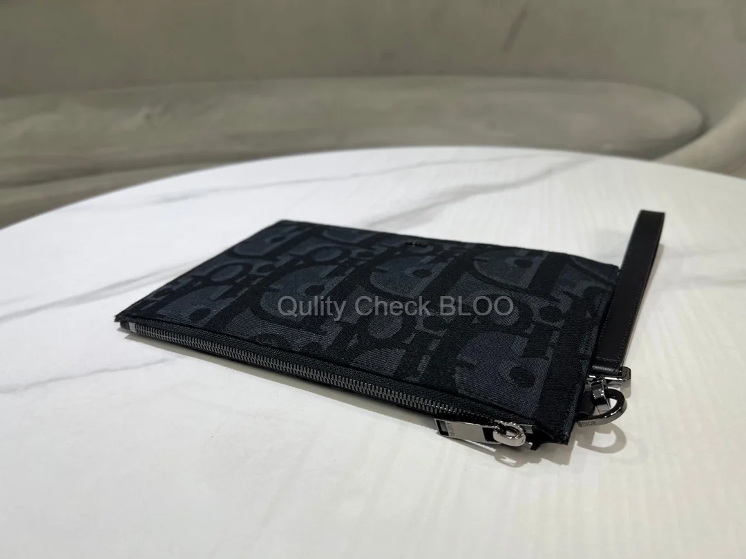 디올 맥시 A5 파우치 블랙