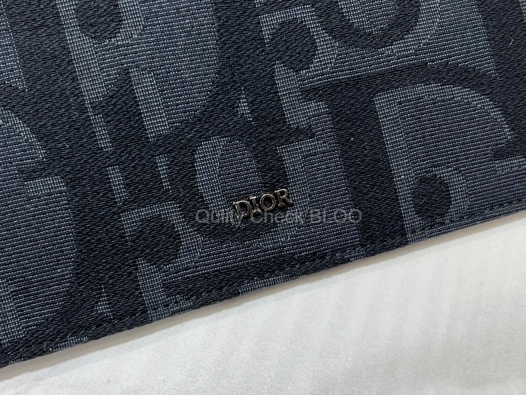 디올 맥시 A5 파우치 블랙