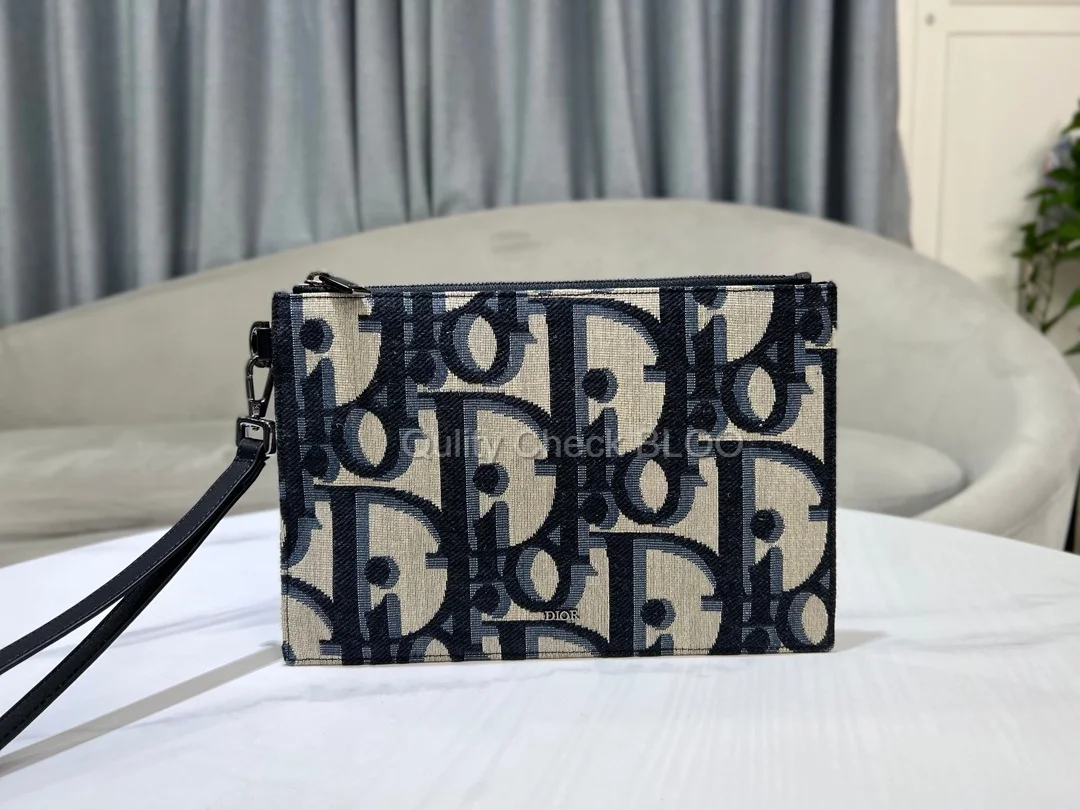 디올 맥시 A5 파우치 베이지