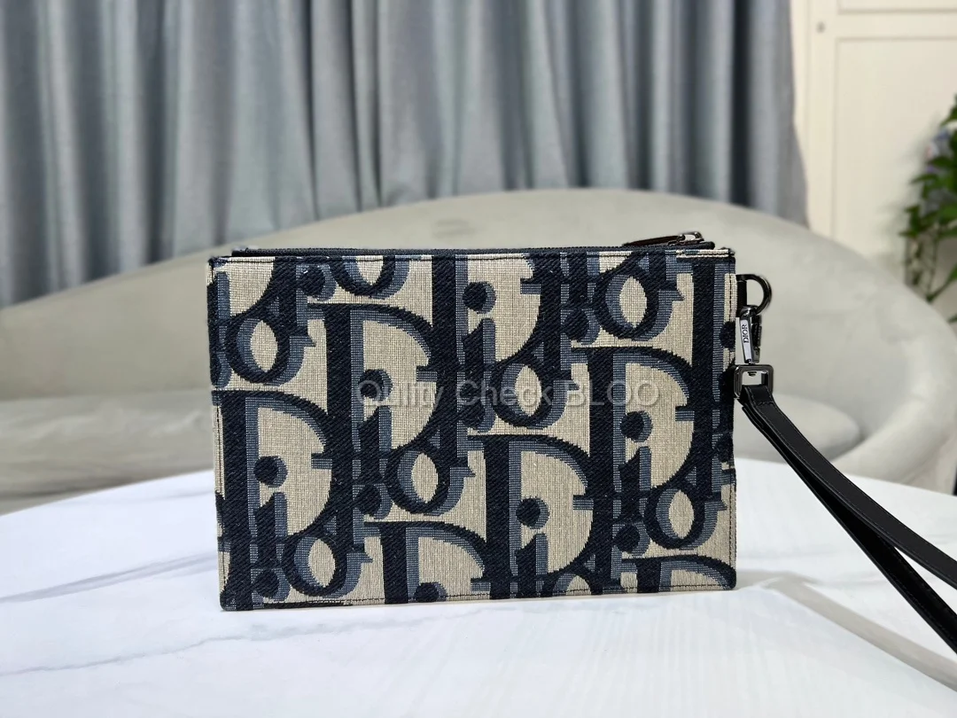 디올 맥시 A5 파우치 베이지