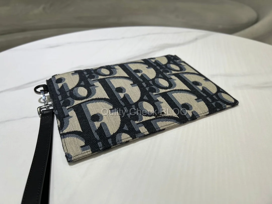 디올 맥시 A5 파우치 베이지