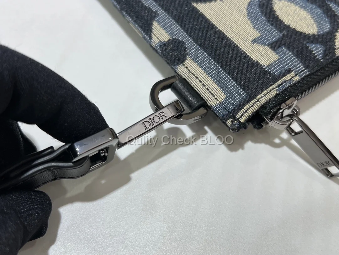 디올 맥시 A5 파우치 베이지