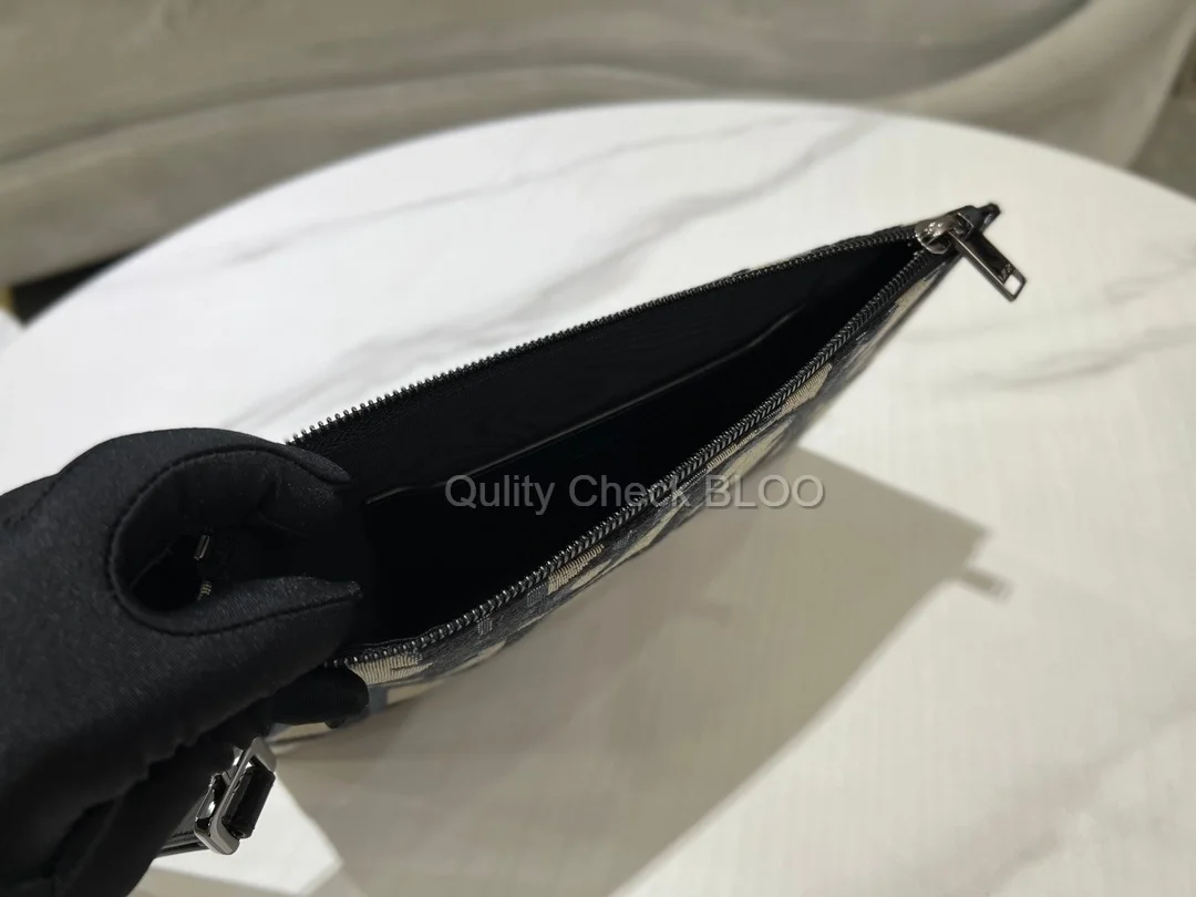 디올 맥시 A5 파우치 베이지