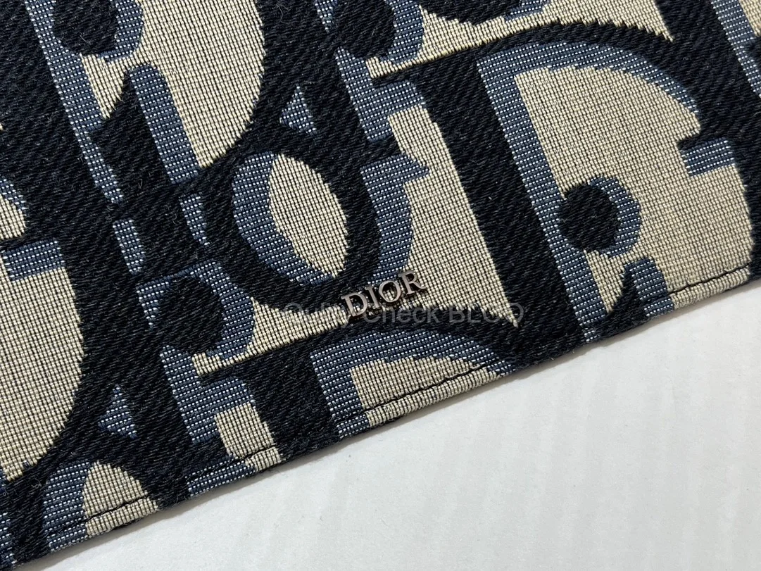 디올 맥시 A5 파우치 베이지