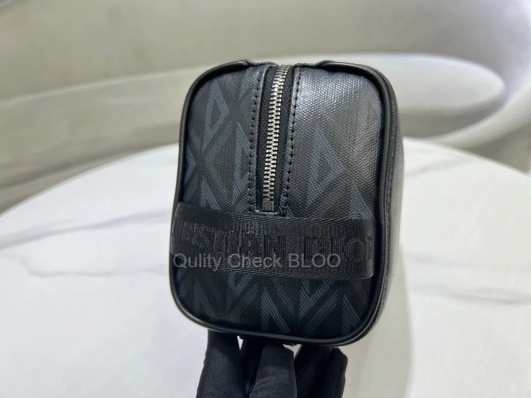 디올 다이아몬드 Lingot 토일레트리 케이스 블랙