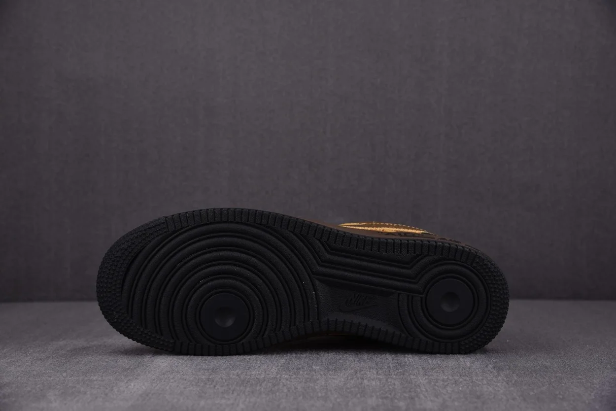 루이비통 x 나이키 에어포스1 버질아블로 멧 골드