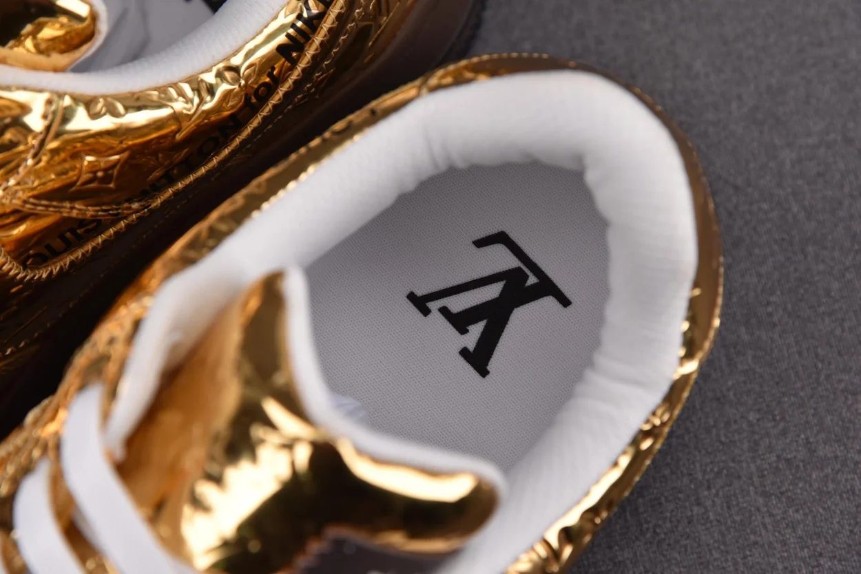 루이비통 x 나이키 에어포스1 버질아블로 멧 골드