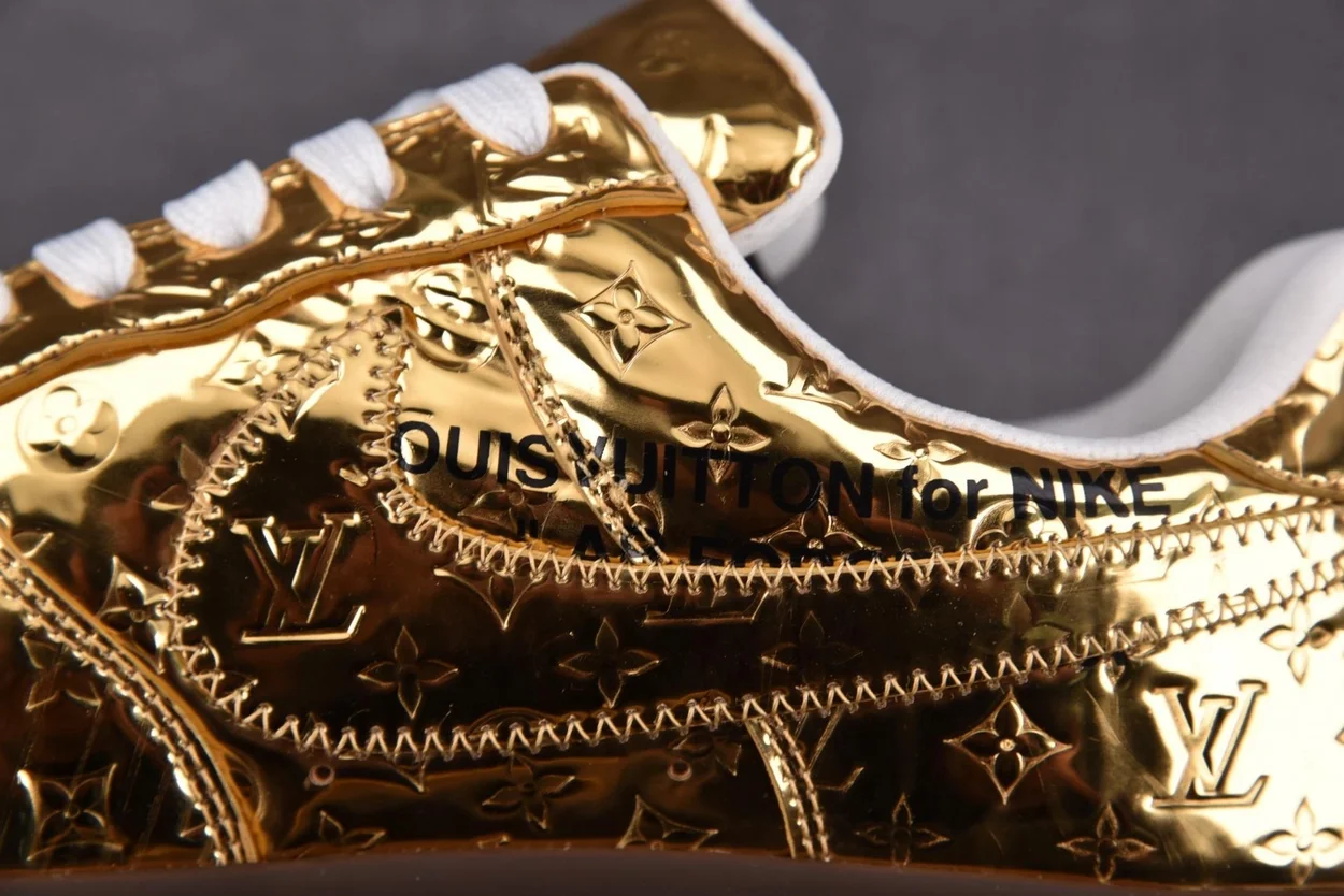 루이비통 x 나이키 에어포스1 버질아블로 멧 골드