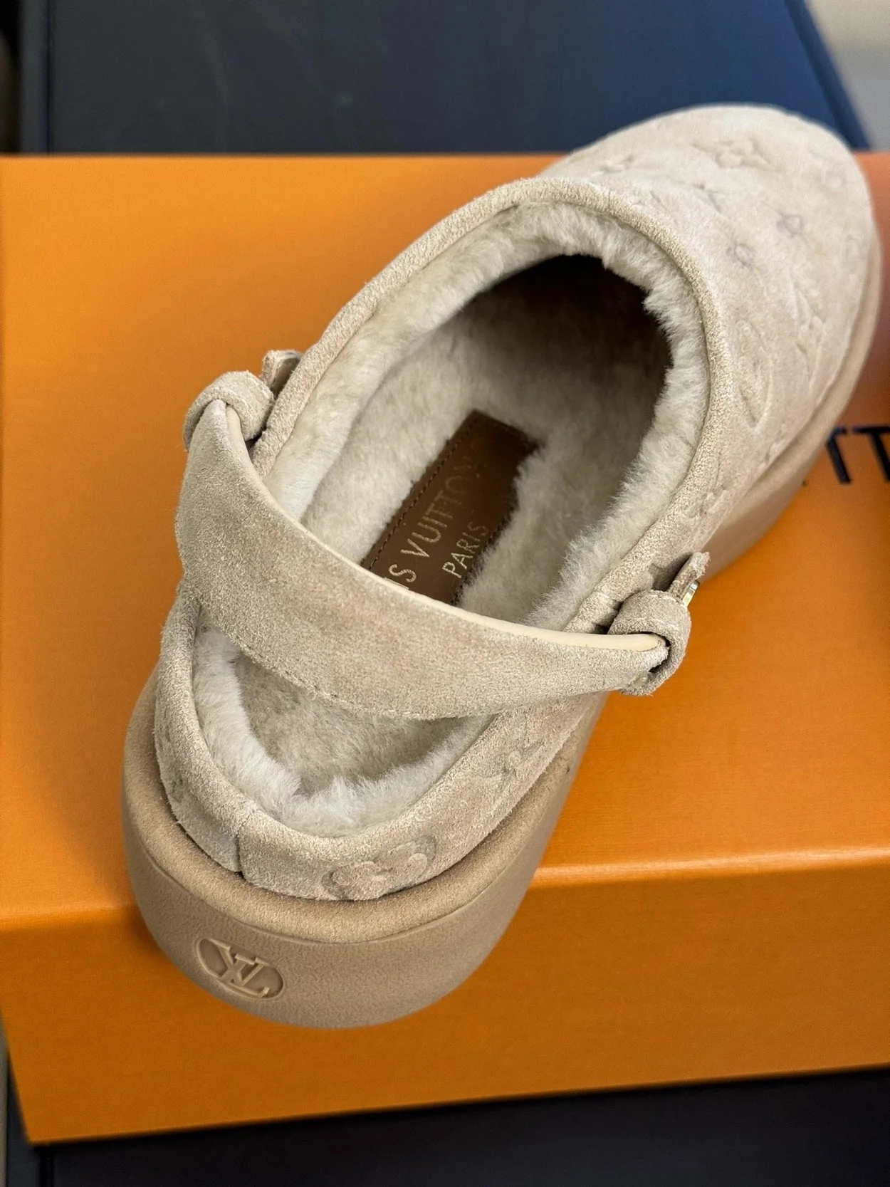루이비통 아스펜 플랫폼 클로그 베이지 1ACHWX