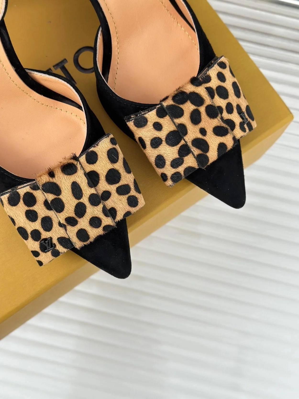 루이비통 리본 블라썸 슬링백 펌프스 블랙