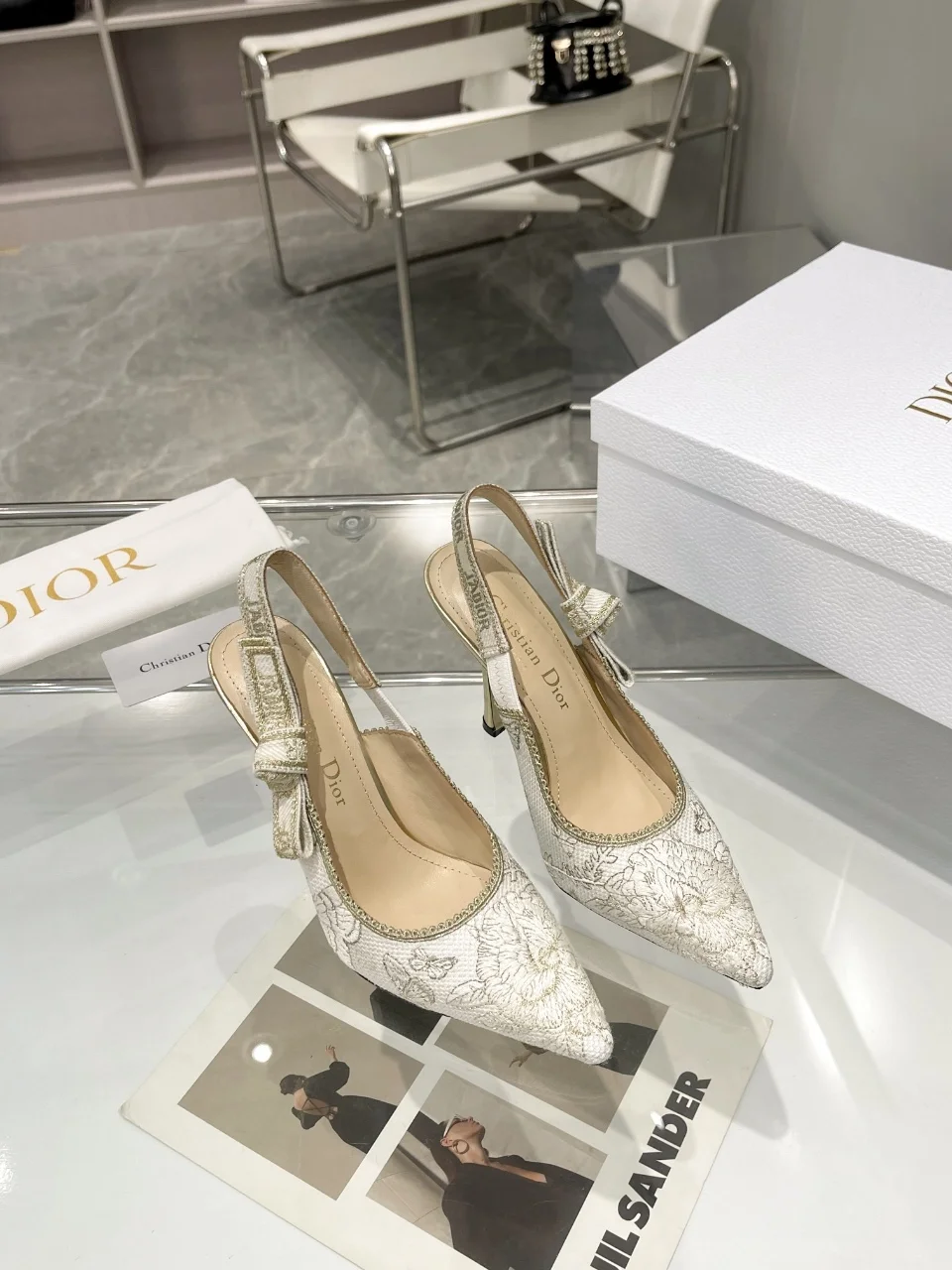 디올 자디올 슬링팩 펌프 화이트 하이힐