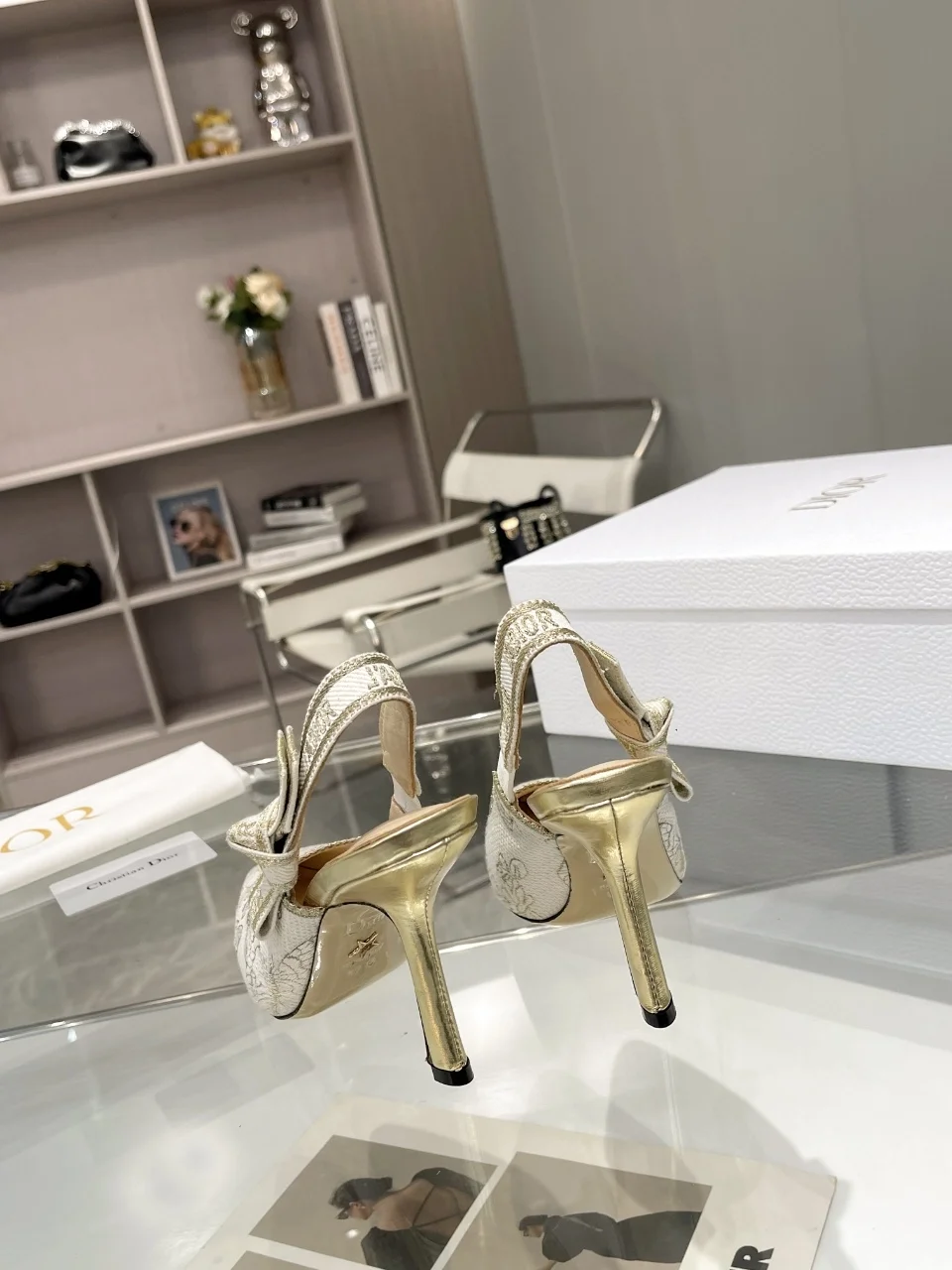 디올 자디올 슬링팩 펌프 화이트 하이힐