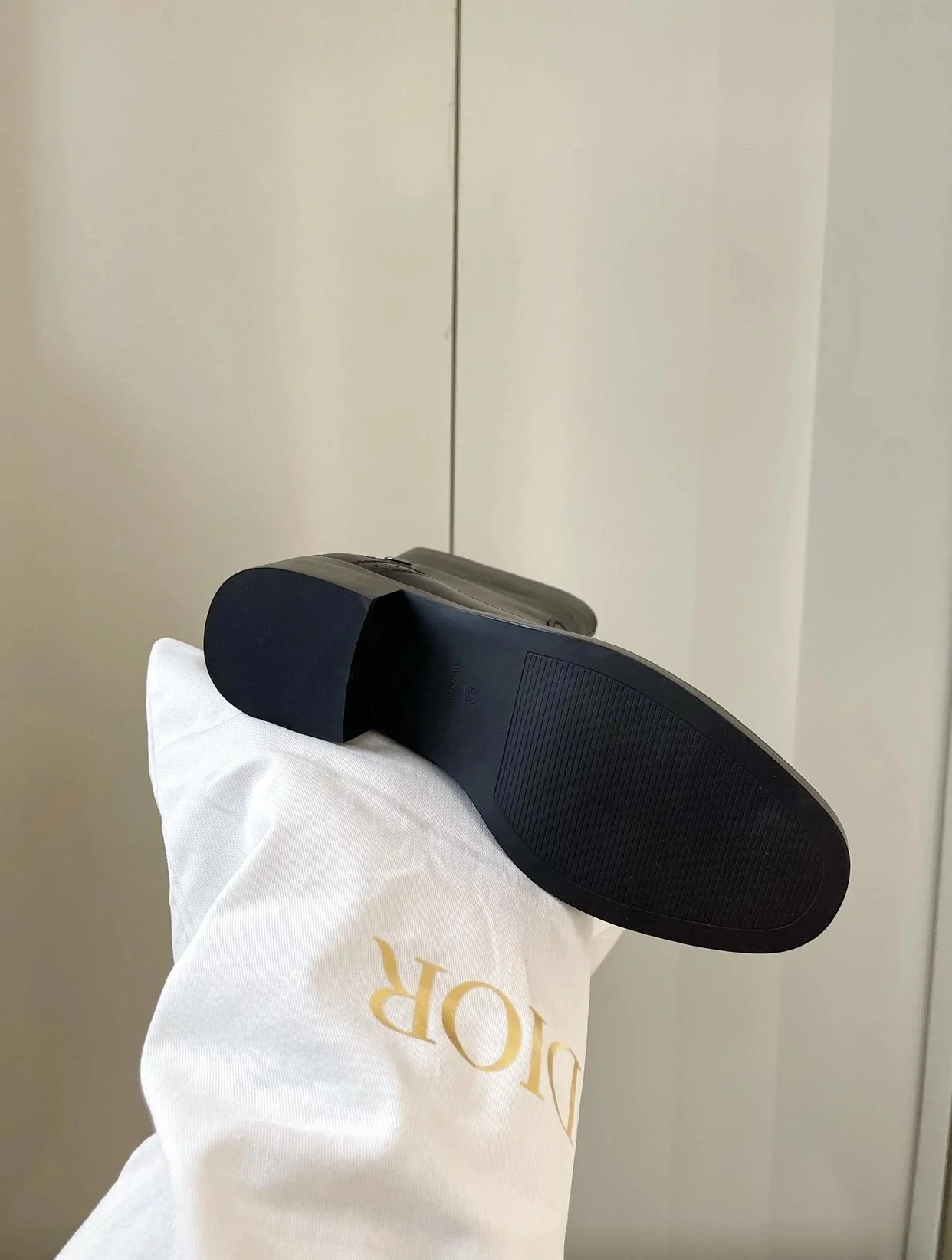 디올 D-Folk 힐 앵클 부츠 블랙