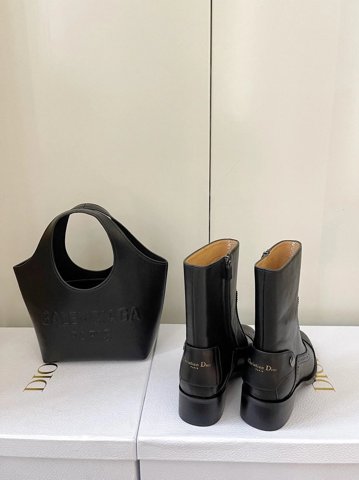 디올 D-Folk 힐 앵클 부츠 블랙