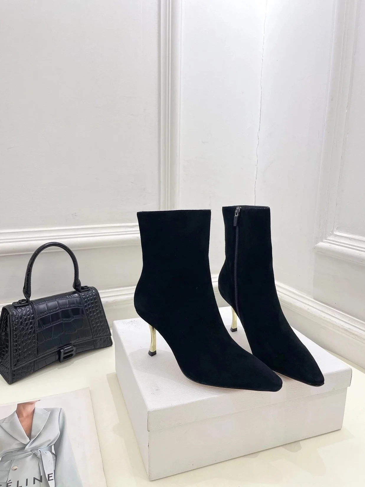 디올 D-Fame 스웨이드 앵클 부츠 블랙