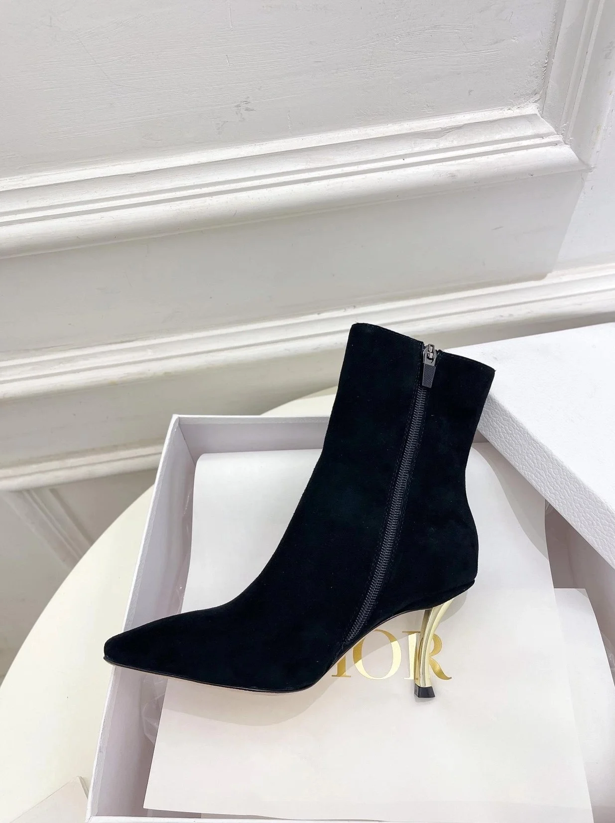 디올 D-Fame 스웨이드 앵클 부츠 블랙