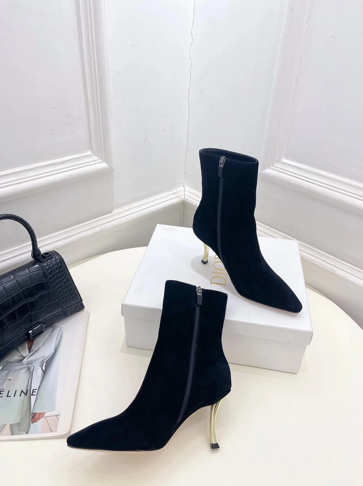 디올 D-Fame 스웨이드 앵클 부츠 블랙