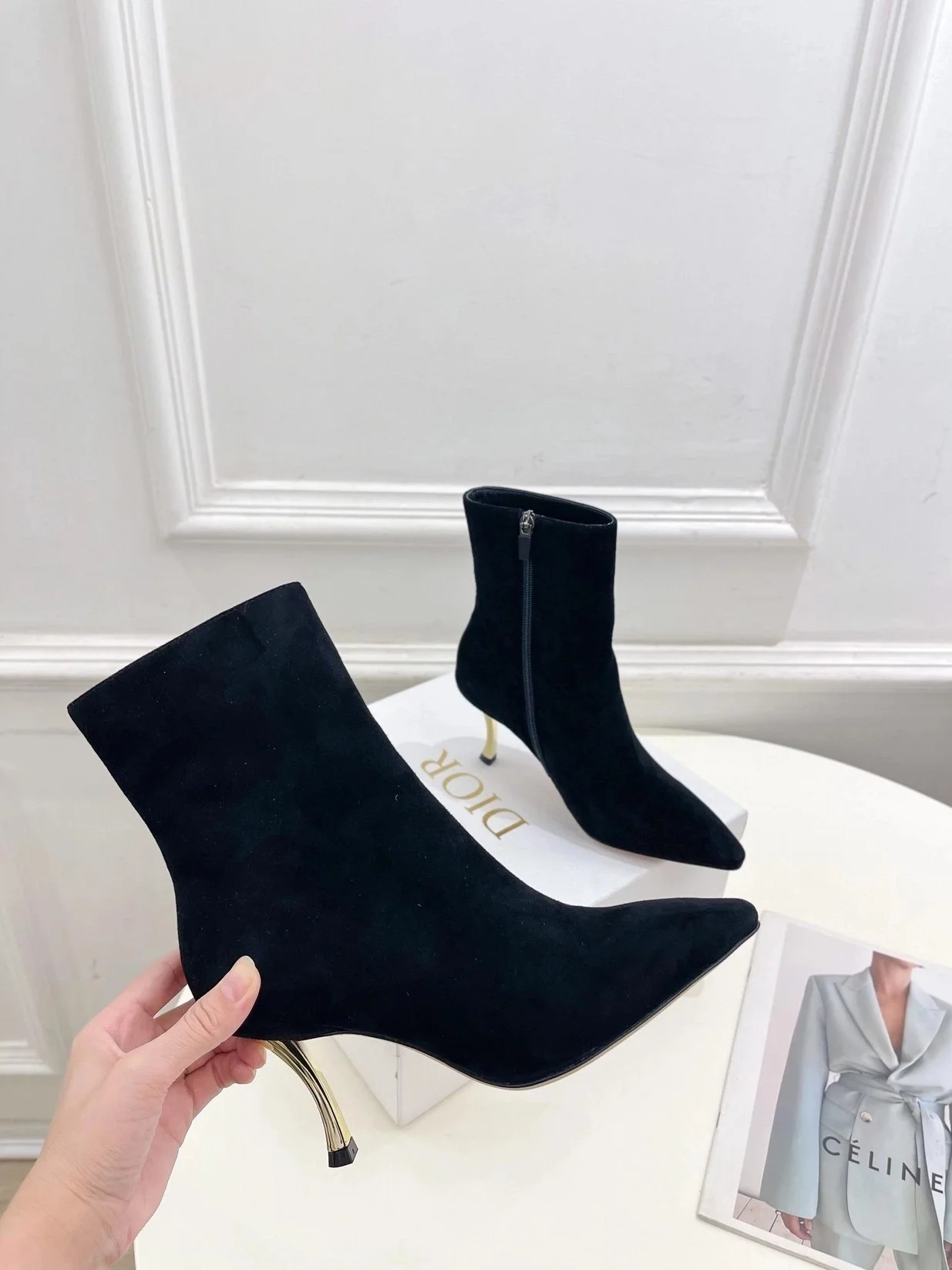 디올 D-Fame 스웨이드 앵클 부츠 블랙