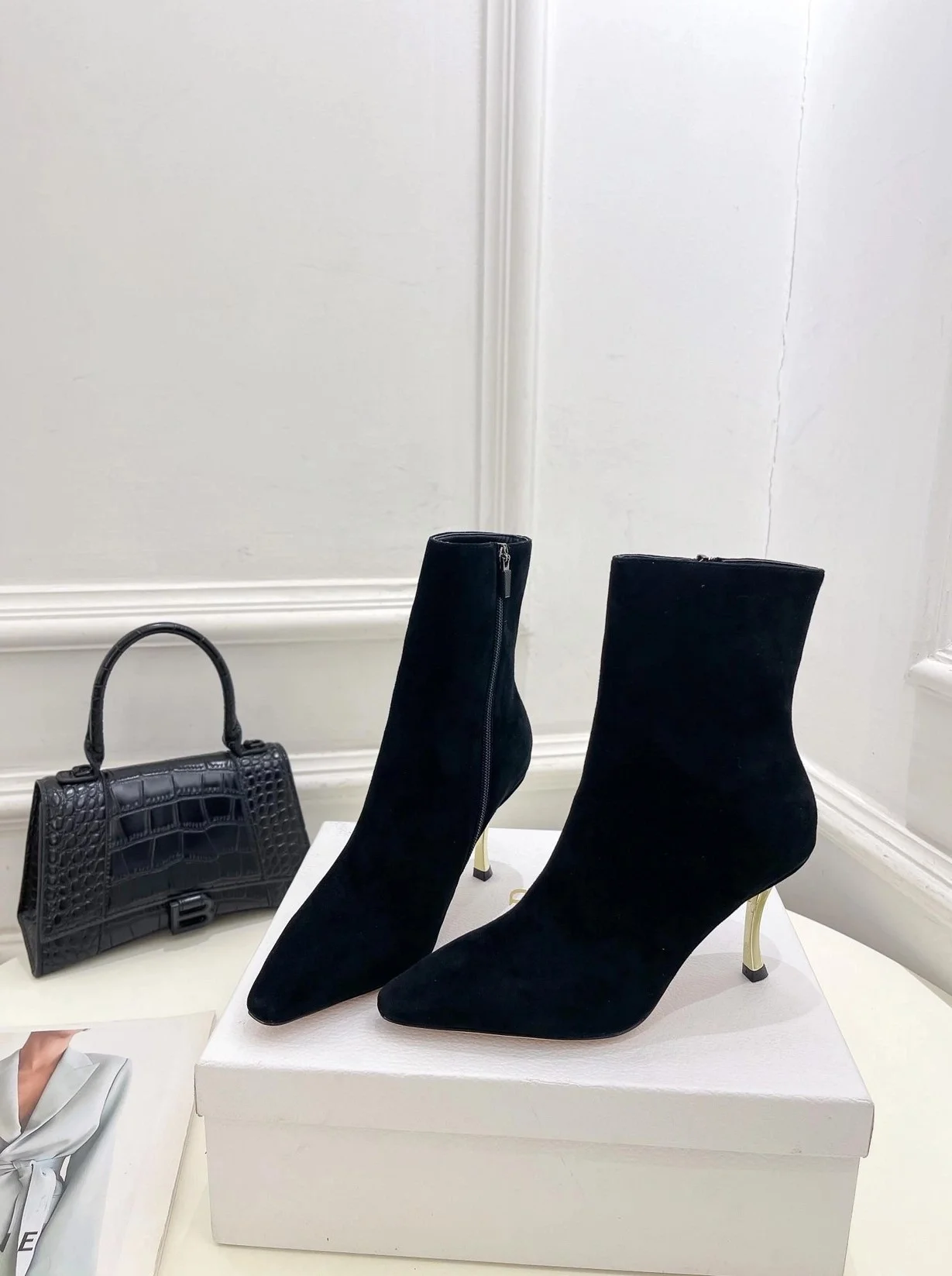 디올 D-Fame 스웨이드 앵클 부츠 블랙