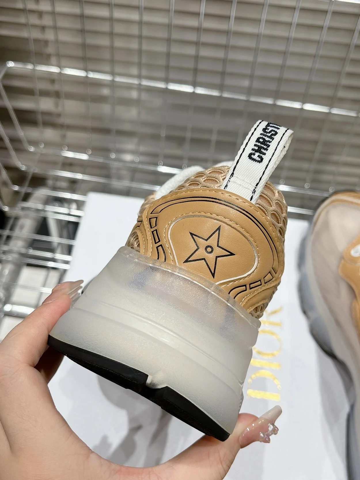 디올 Vibe 스니커즈 화이트 골드