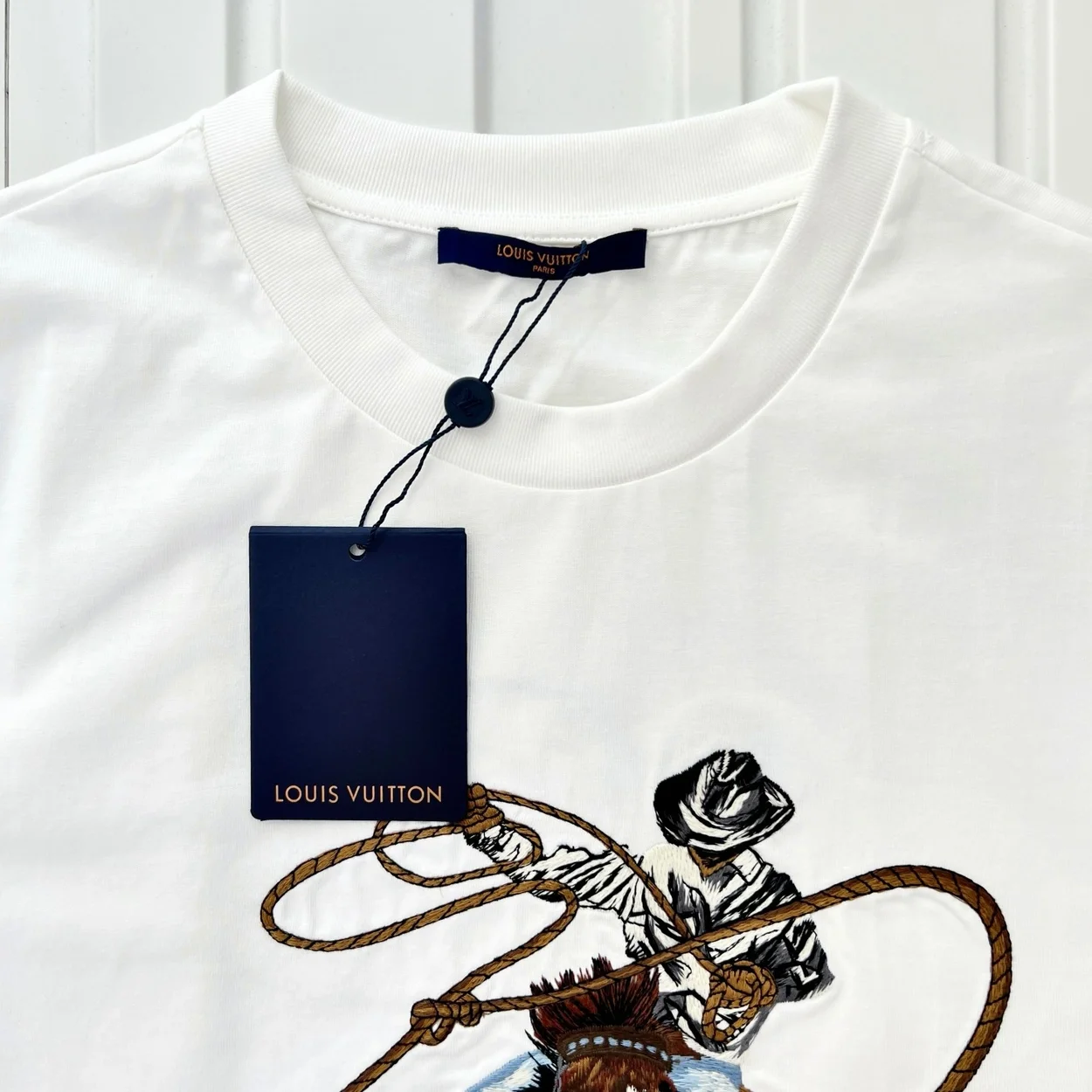 루이비통 그래픽 엠브로이더리 코튼 티셔츠 1AFXNT