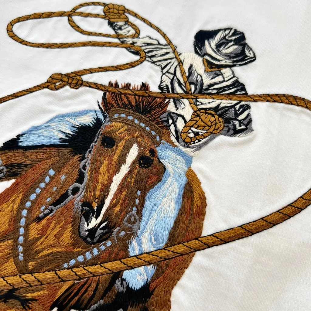 루이비통 그래픽 엠브로이더리 코튼 티셔츠 1AFXNT