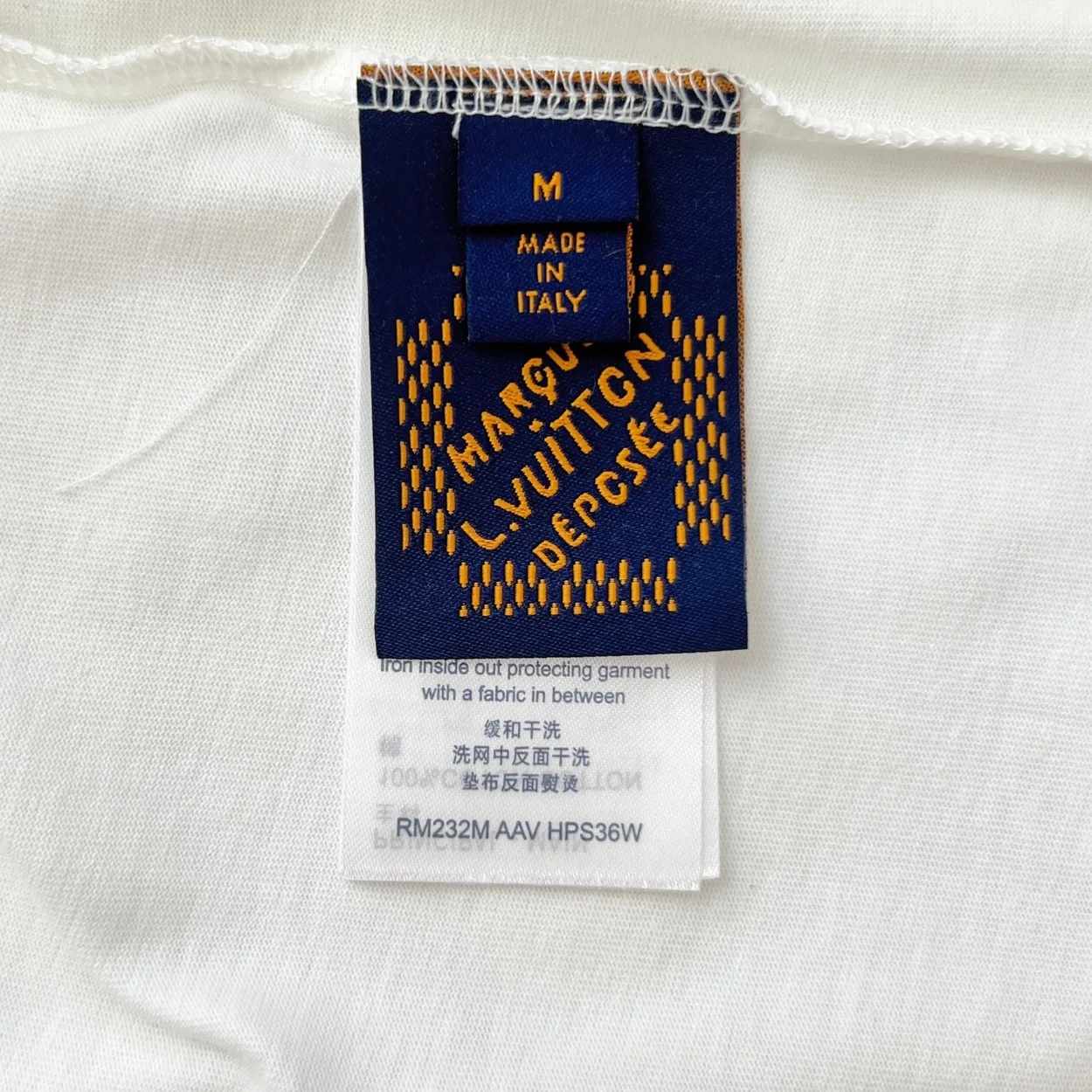 루이비통 그래픽 엠브로이더리 코튼 티셔츠 1AFXNT