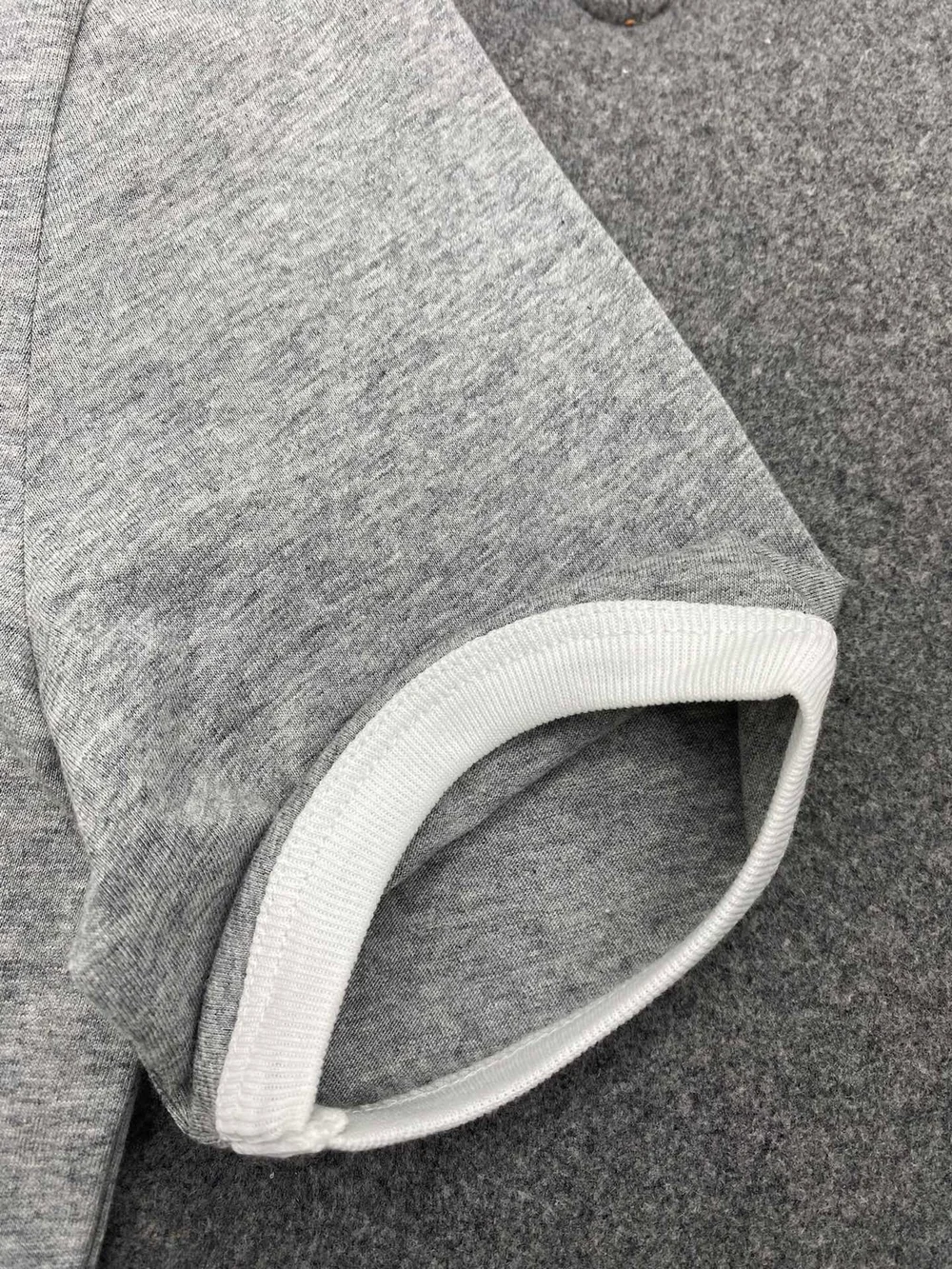 셀린느 70'S 트리옹프 코튼 저지 티셔츠 그레이