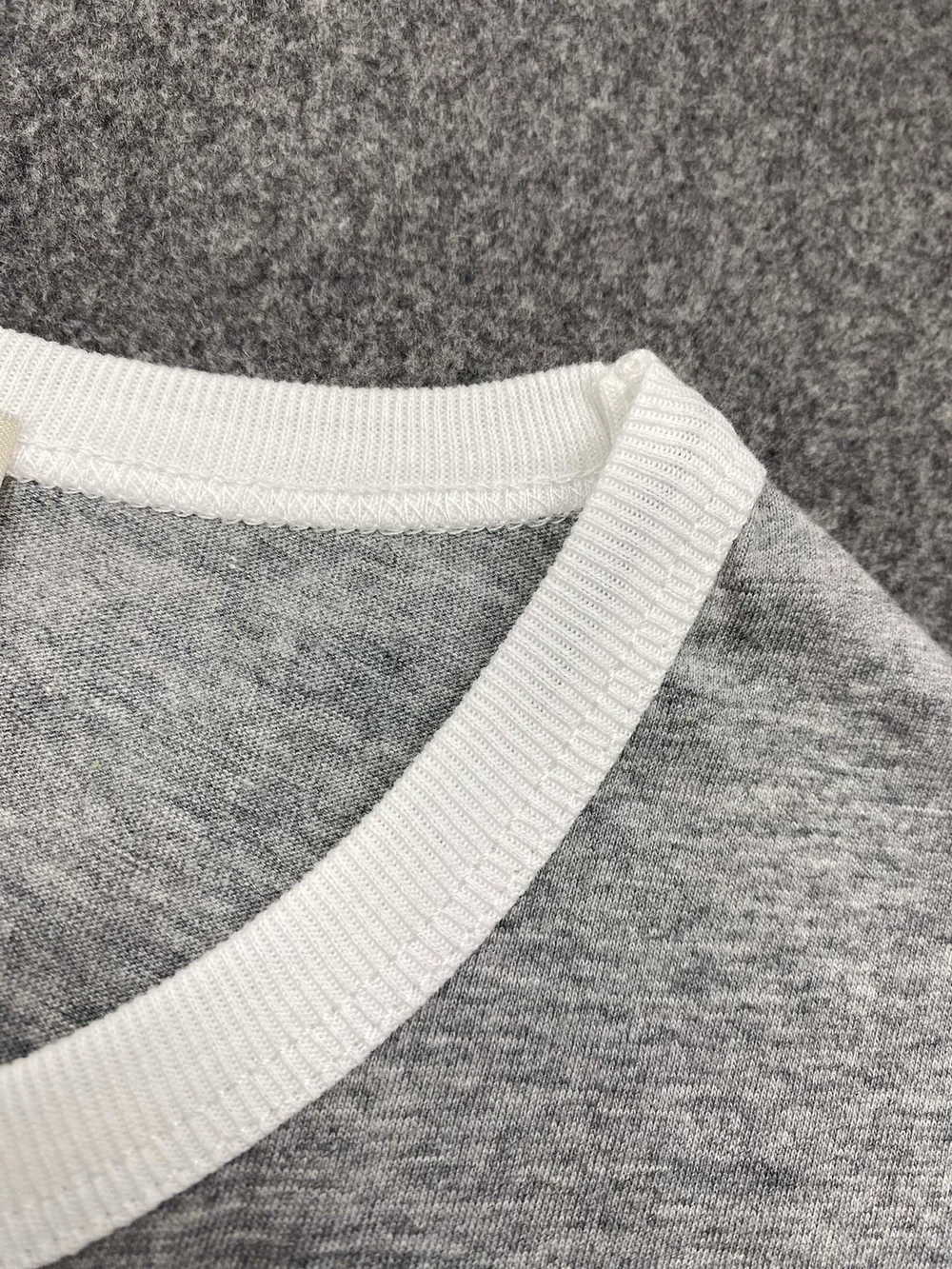 셀린느 70'S 트리옹프 코튼 저지 티셔츠 그레이