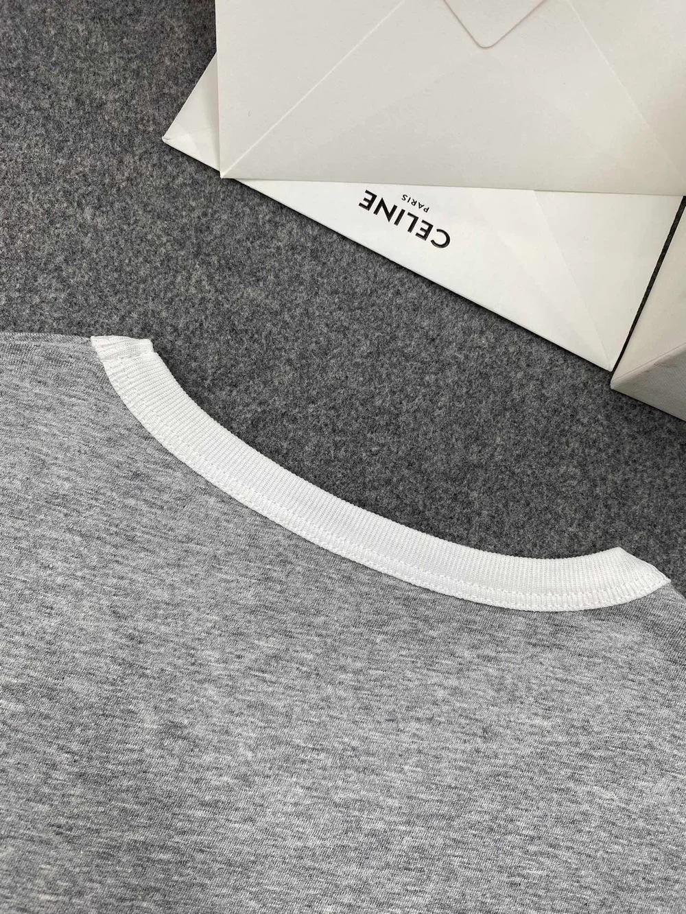 셀린느 70'S 트리옹프 코튼 저지 티셔츠 그레이