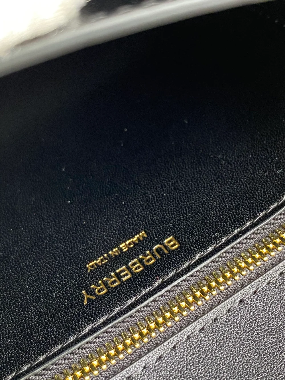 버버리 모노그램 스트라이프 E 캔버스백