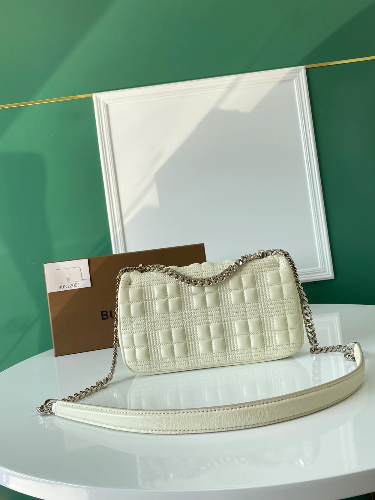 버버리 롤라 스몰 퀄팅백 화이트