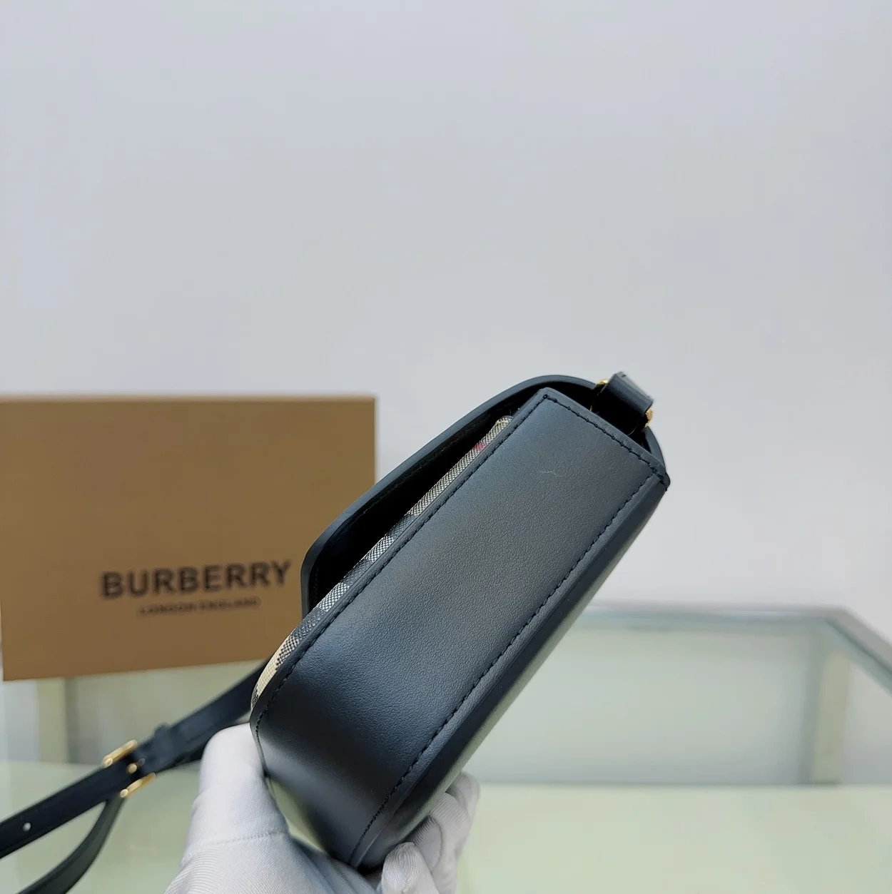 버버리 빈치지 체크 가죽 페니 크로스백