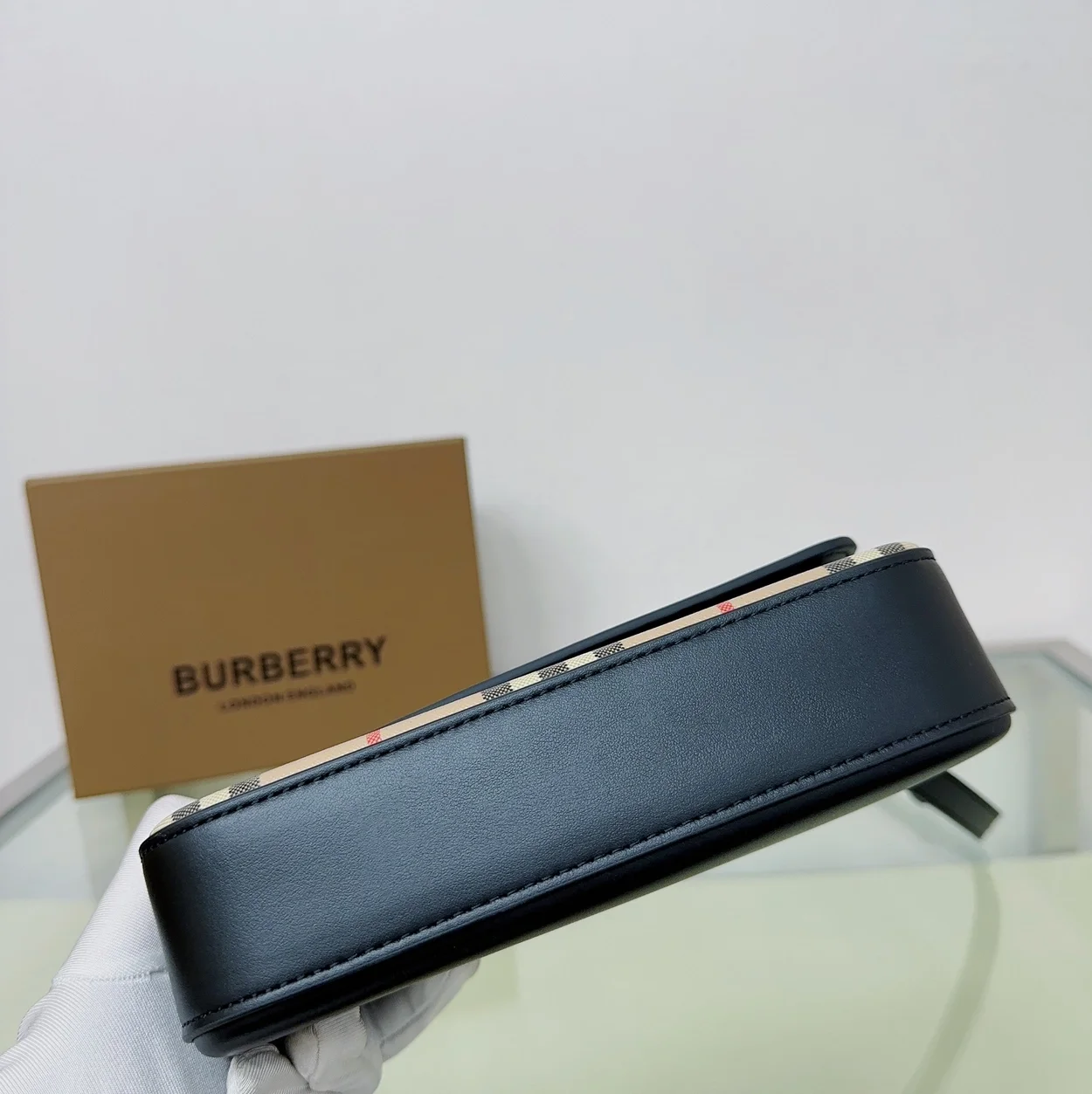 버버리 빈치지 체크 가죽 페니 크로스백