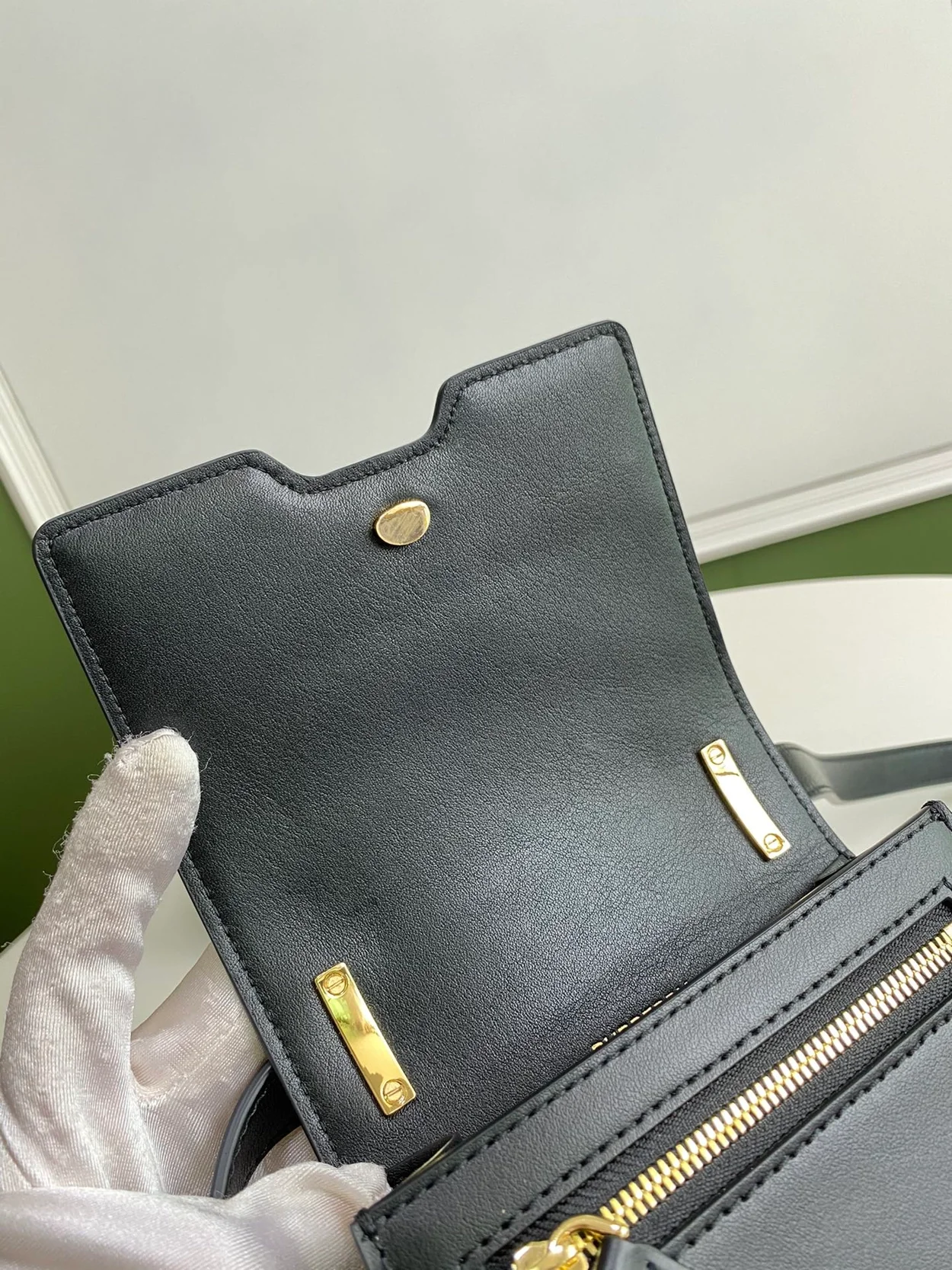 버버리 가죽 로빈 크로스백