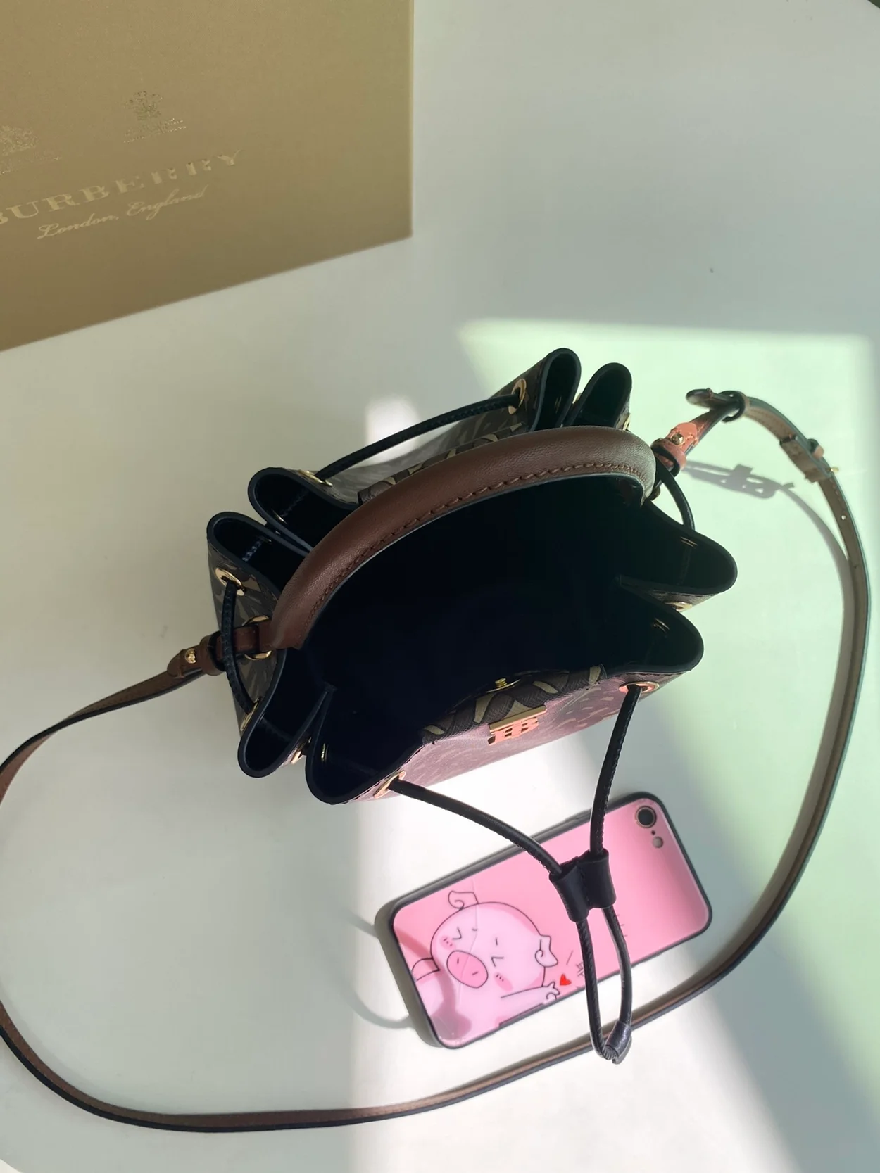 버버리 모노그램 E캔버스 크로스백