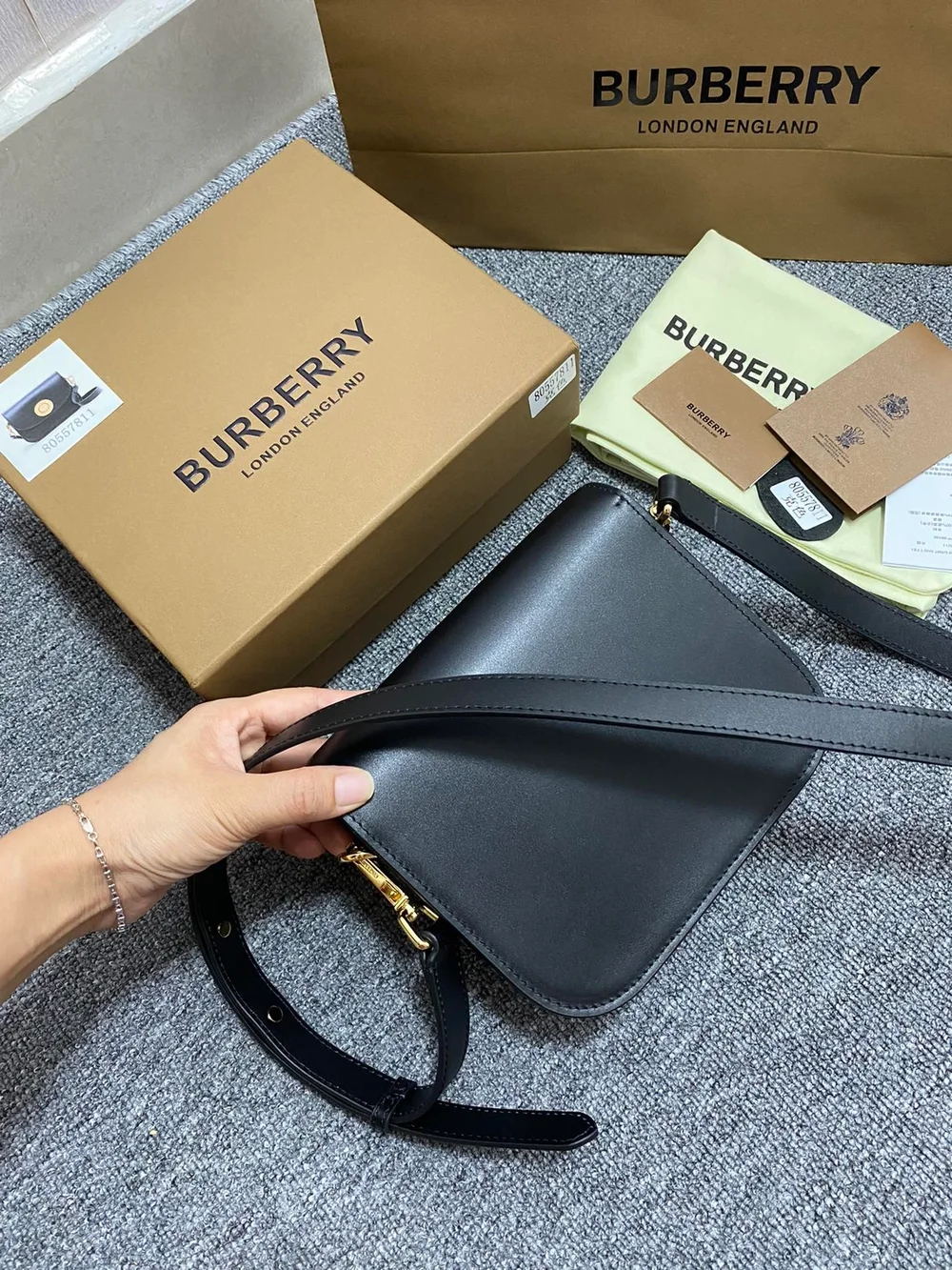 버버리 레더 미디엄 엘리자베스 백