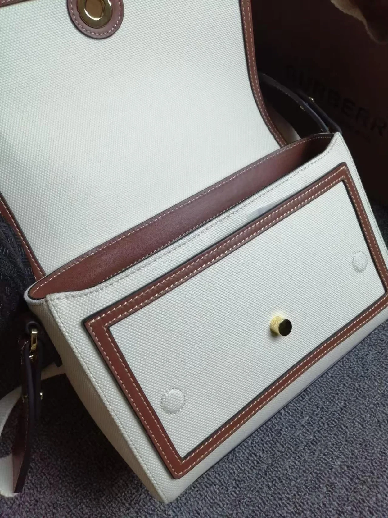 버버리 호스페리 프린트 캔버스백