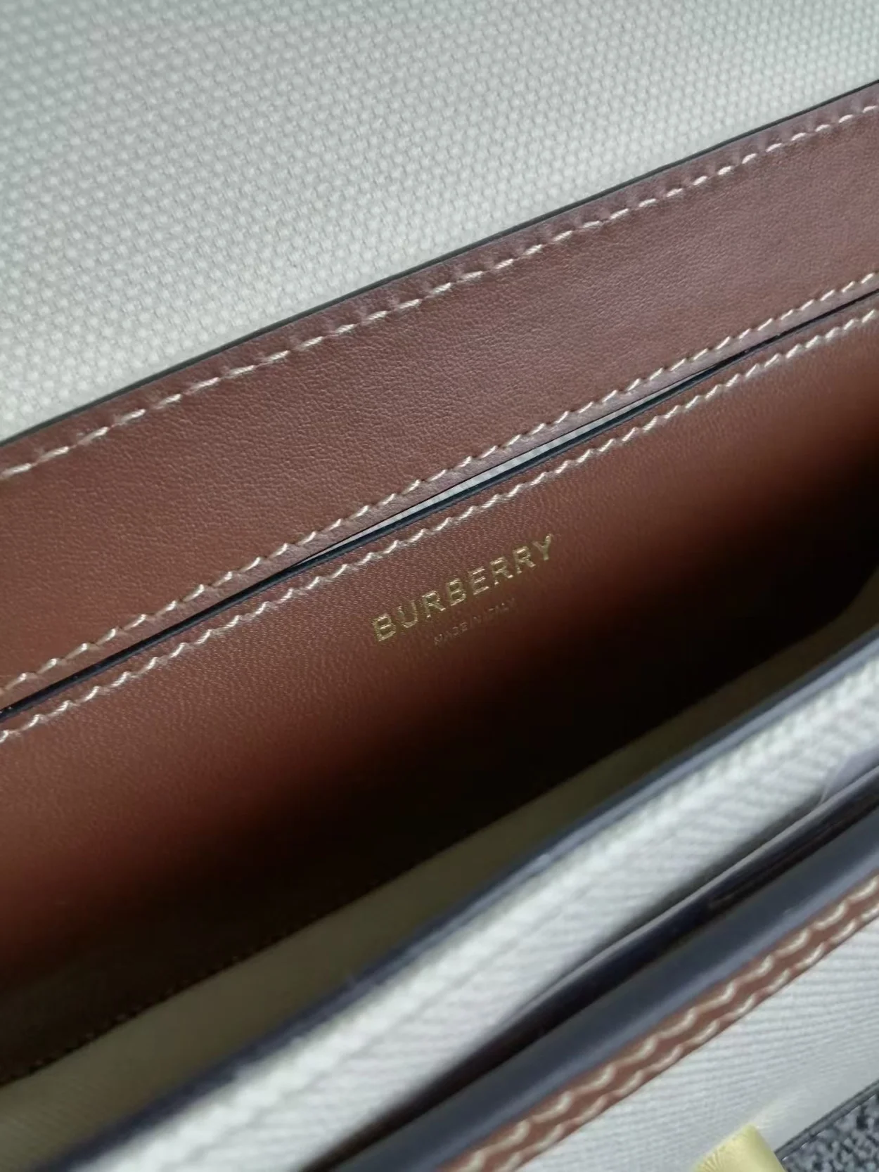 버버리 호스페리 프린트 캔버스백