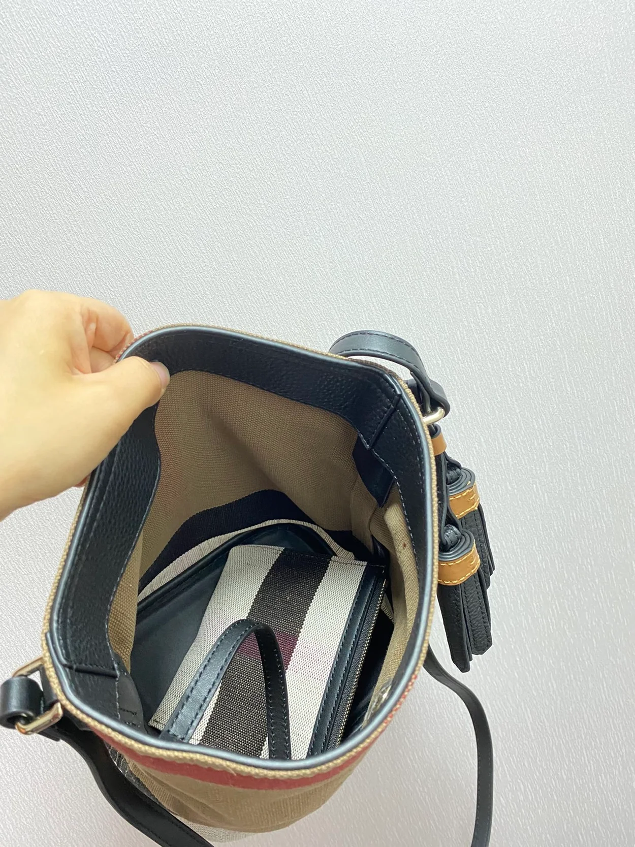 버버리 스몰 캔버스 애쉬비 호보백