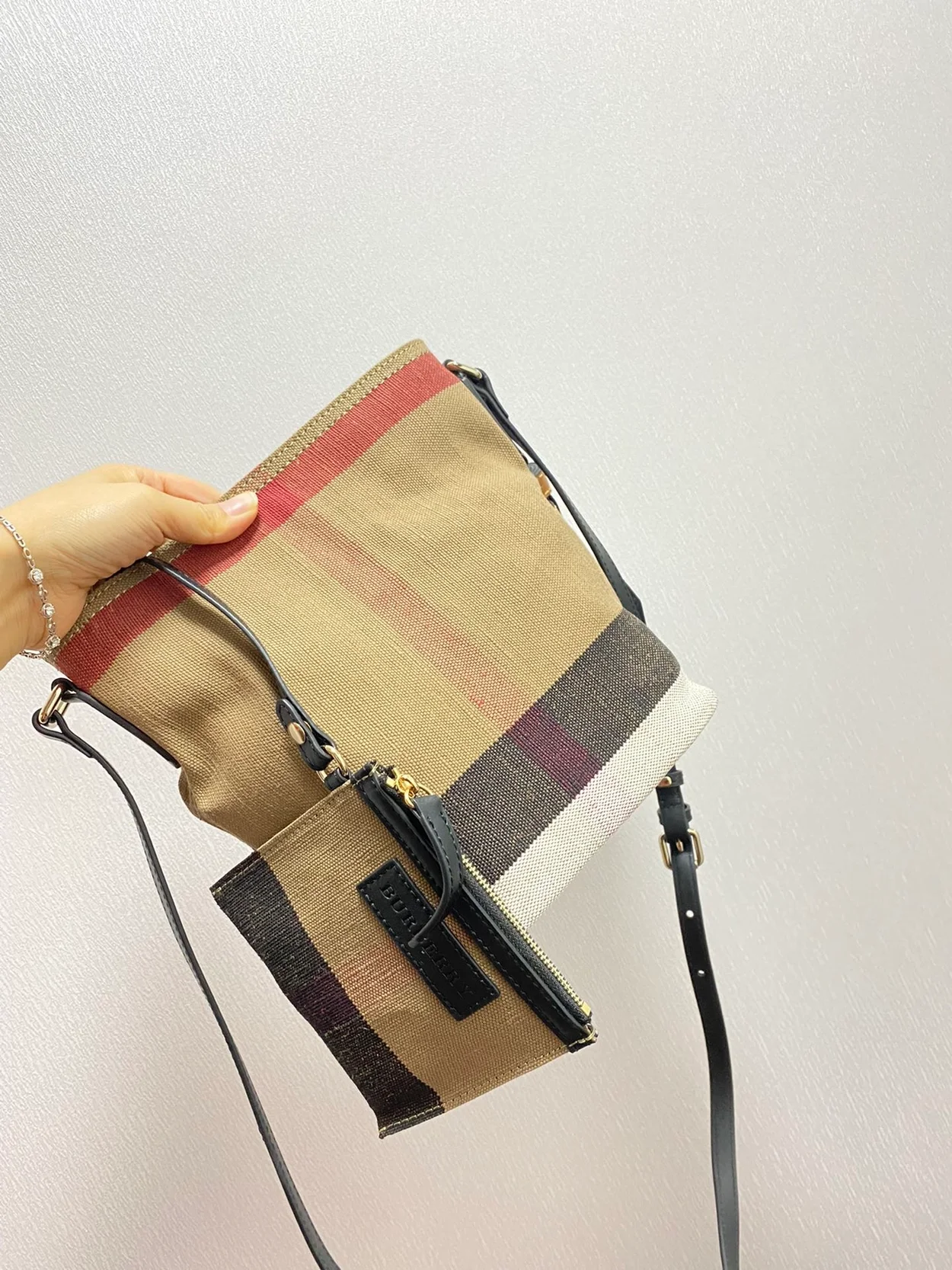 버버리 스몰 캔버스 애쉬비 호보백