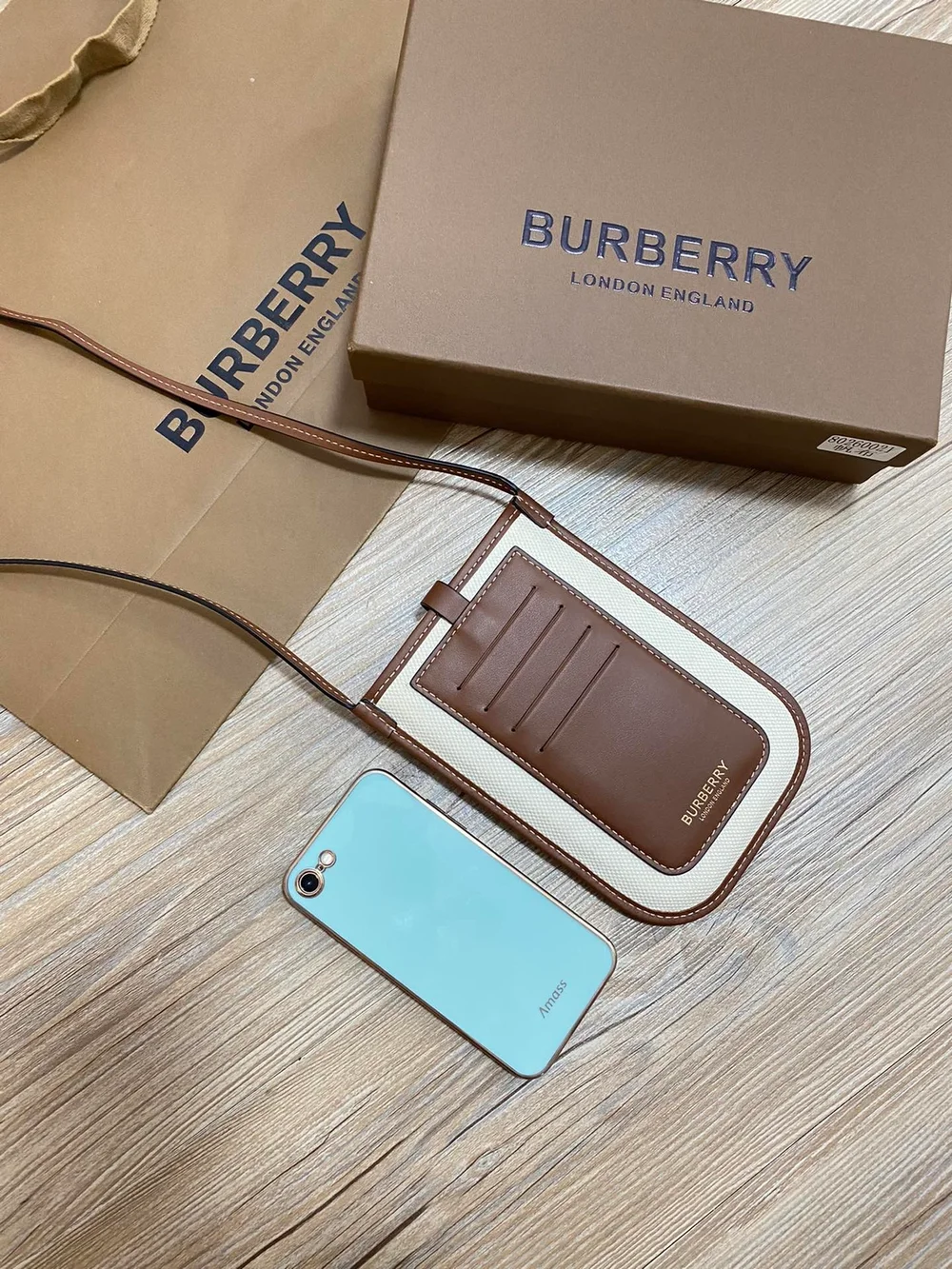 버버리 앤 핸드폰 스트랩 케이스