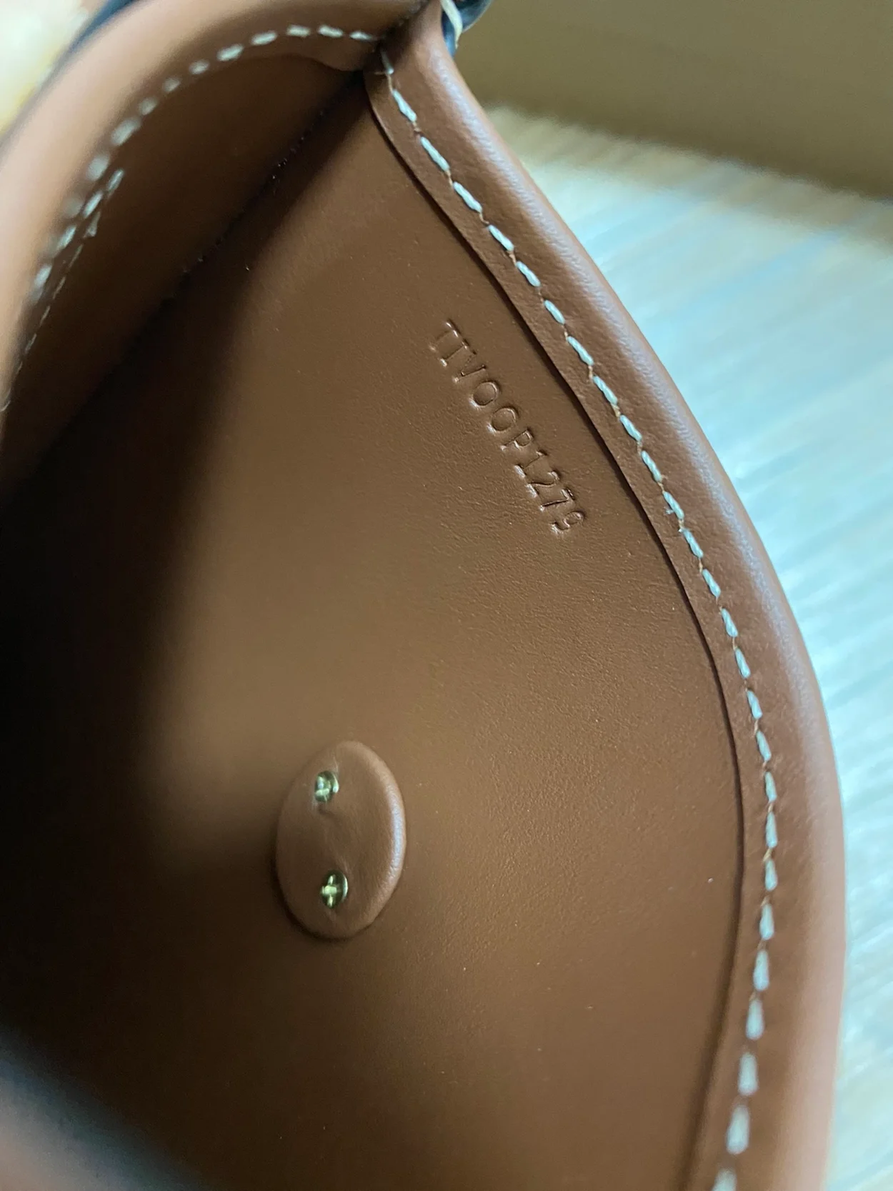 버버리 앤 핸드폰 스트랩 케이스