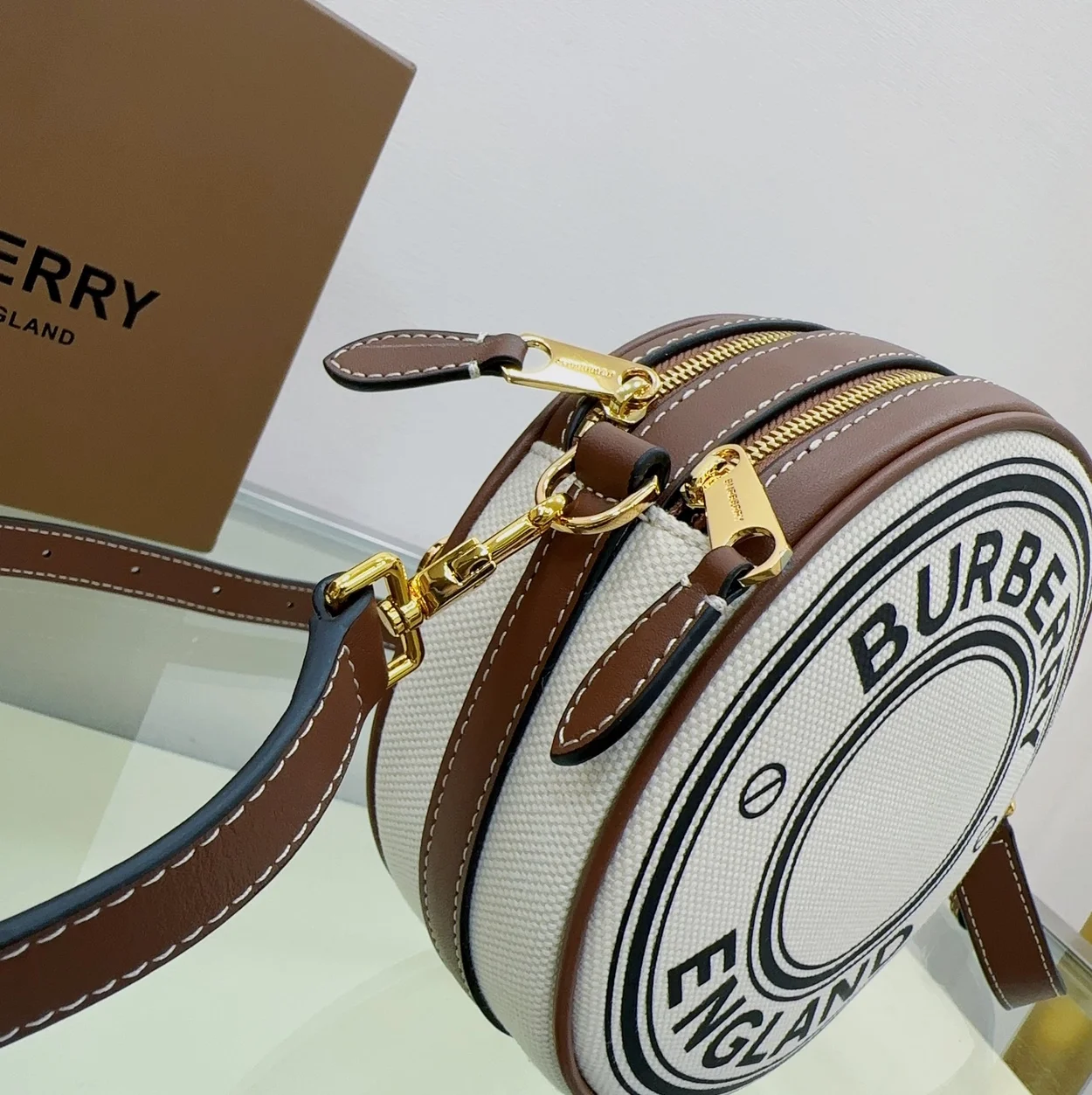 버버리 루이스백 내츄럴 탄