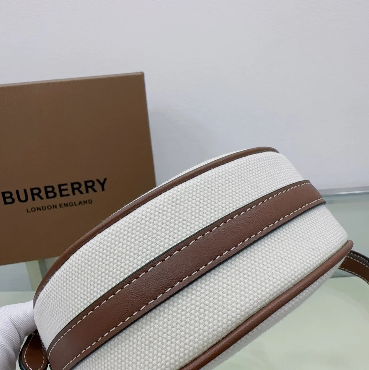 버버리 루이스백 내츄럴 탄