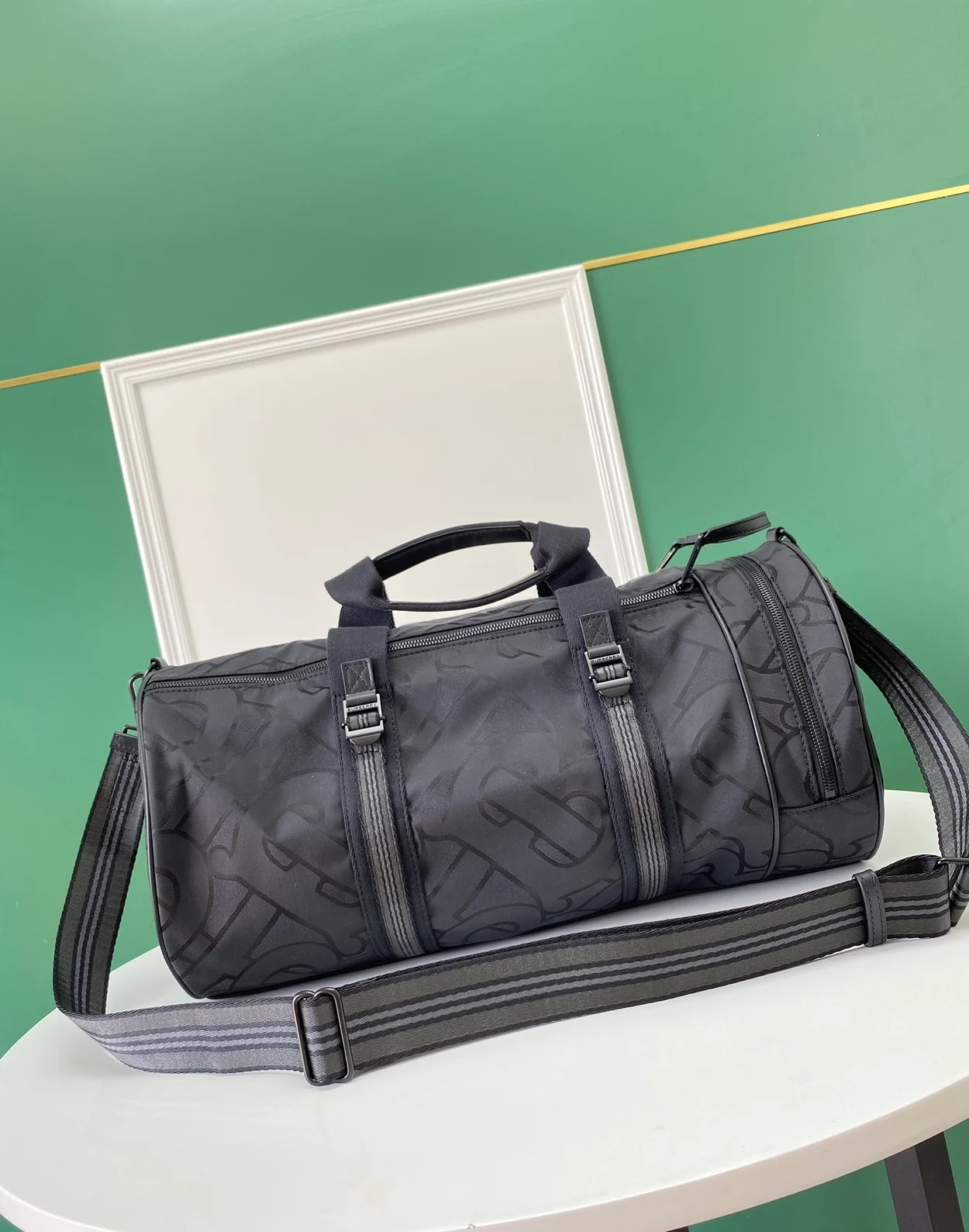 버버리 모노그램 미디엄 케네디 배럴백