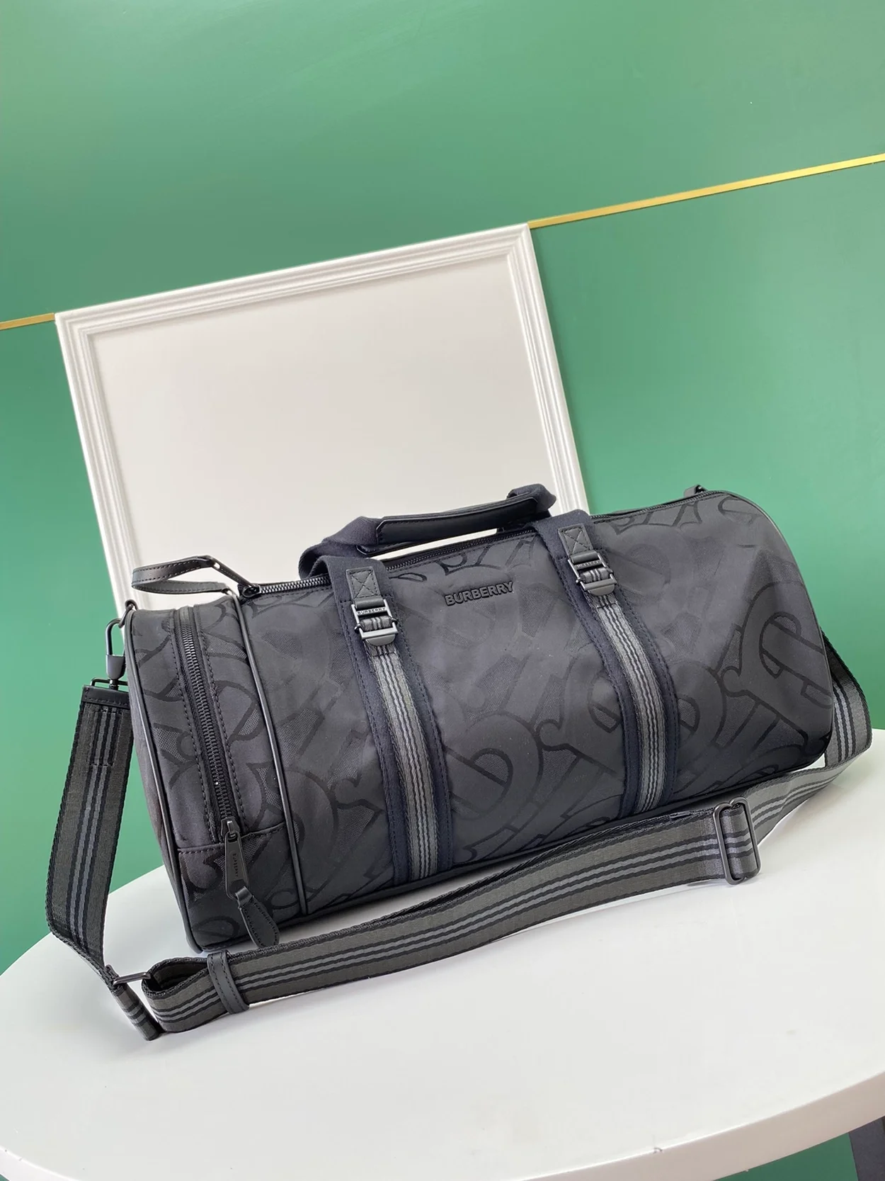 버버리 모노그램 미디엄 케네디 배럴백