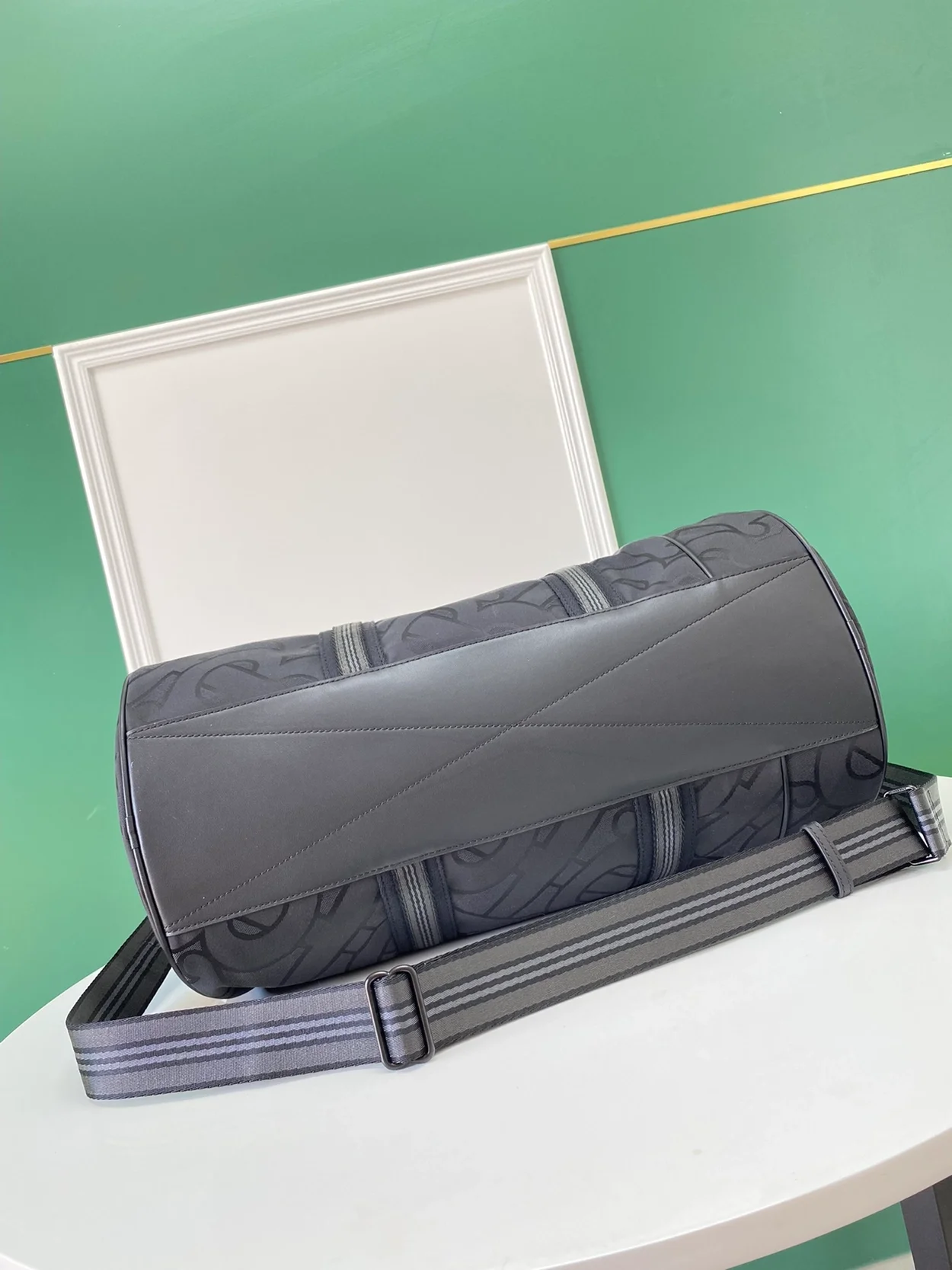 버버리 모노그램 미디엄 케네디 배럴백